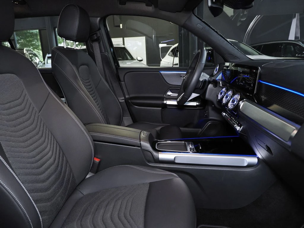 Mercedes-Benz-GLB 200 d-image-11