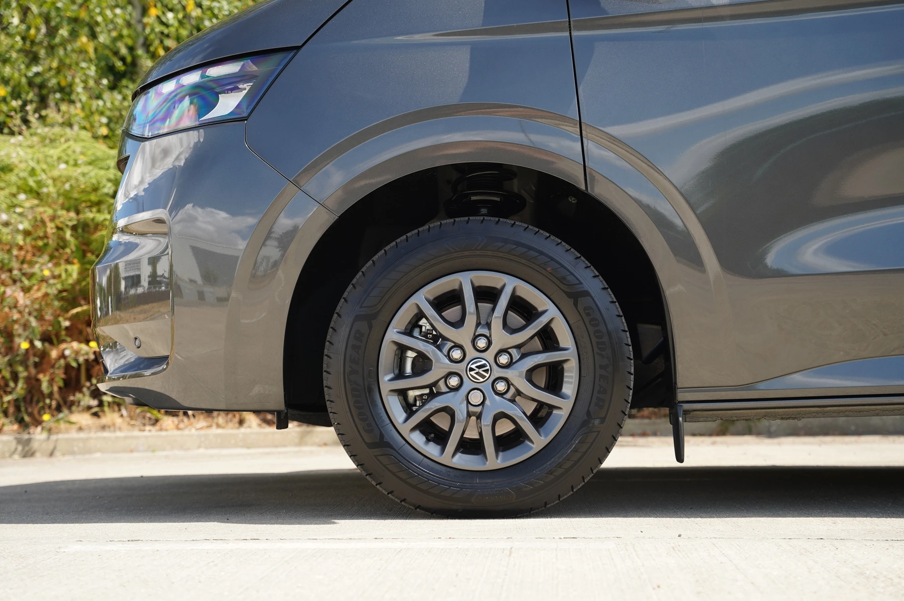 Volkswagen-Transporter-image-4
