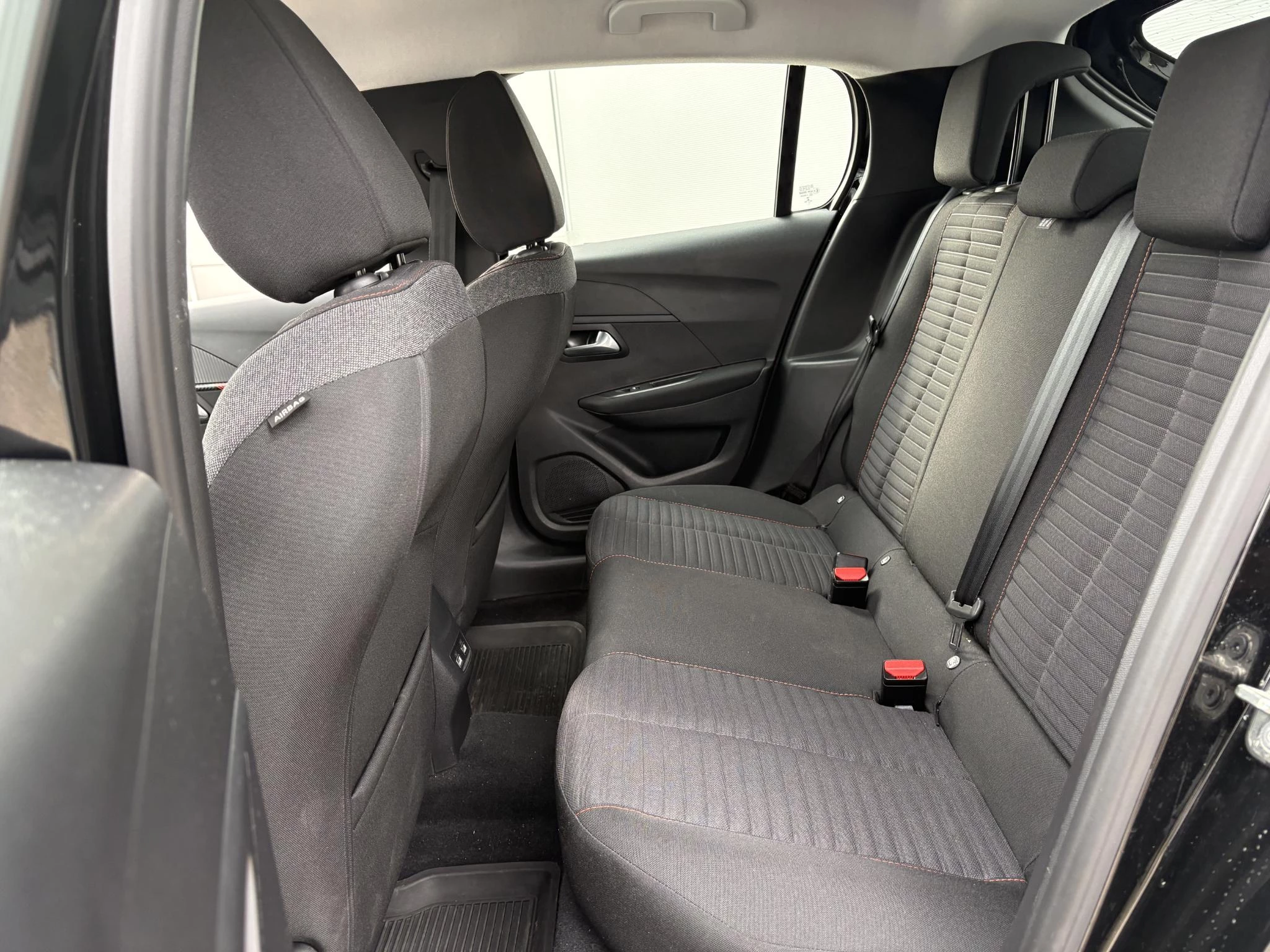 Peugeot-208-image-14