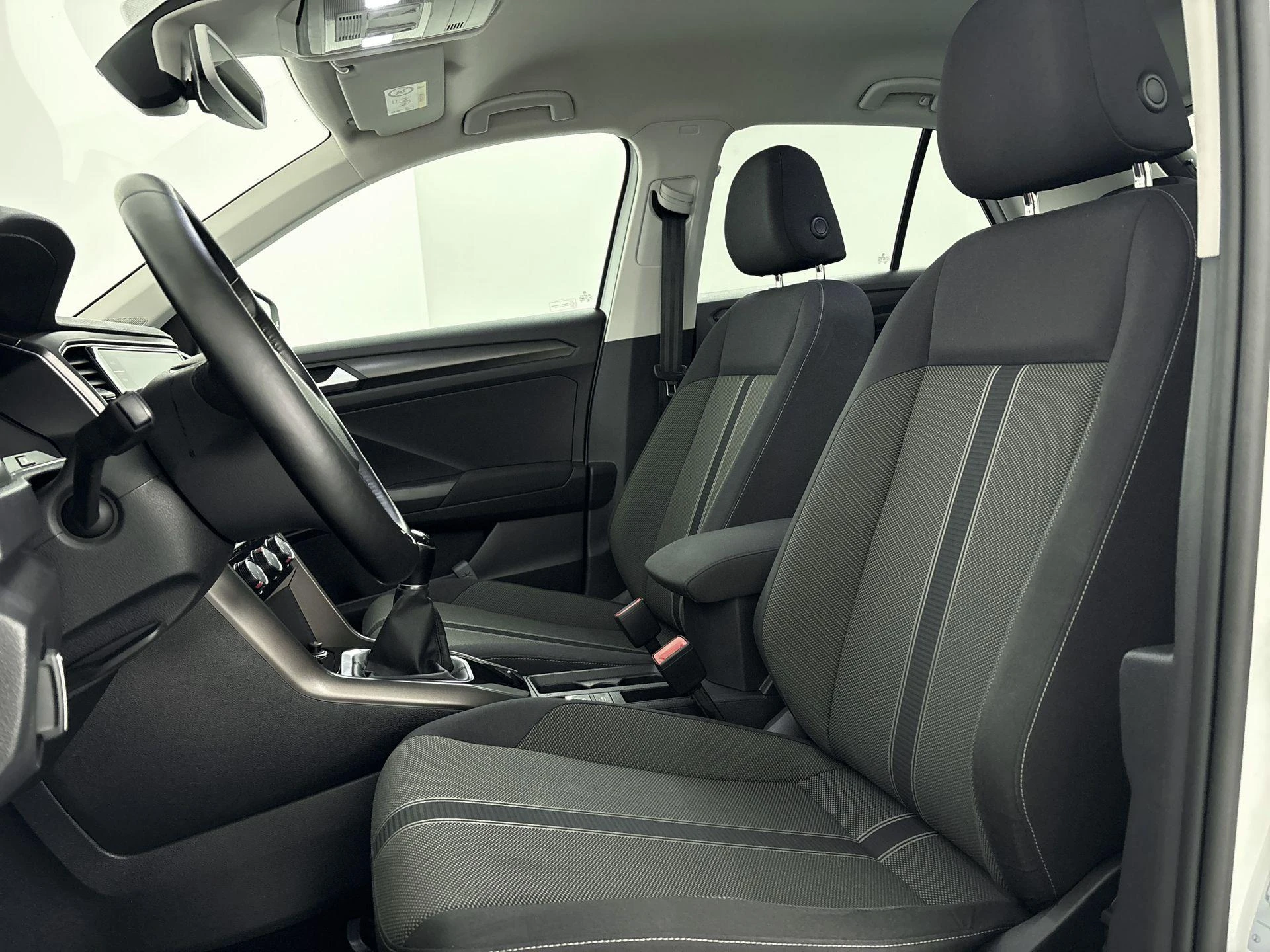 Volkswagen-T-Roc-image-11