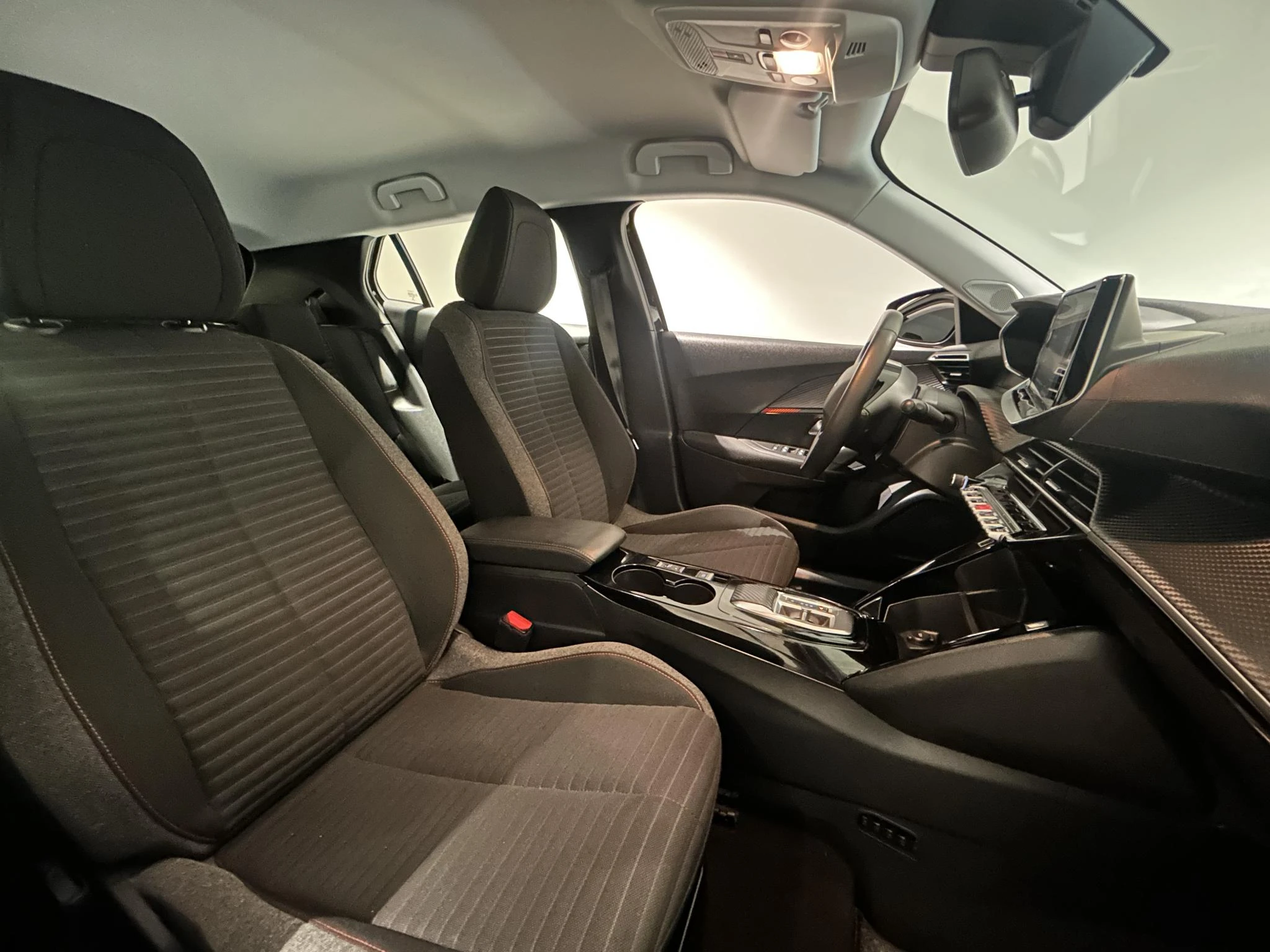 Peugeot-e-2008-image-23