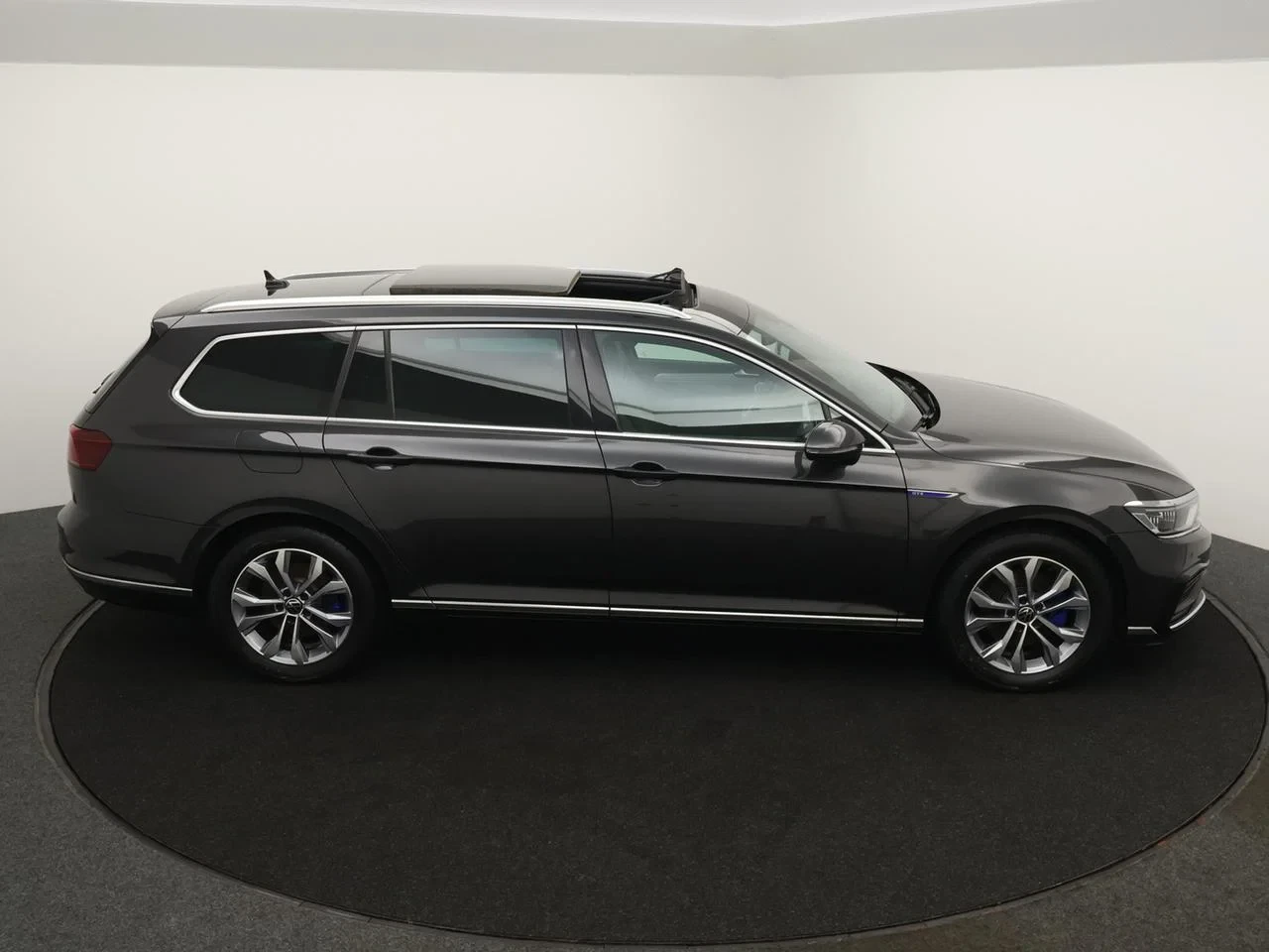 Volkswagen-Passat-image-9