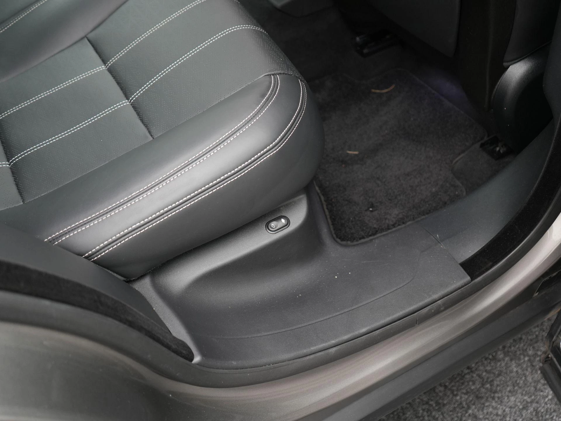 Land Rover-Range Rover Velar-image-41