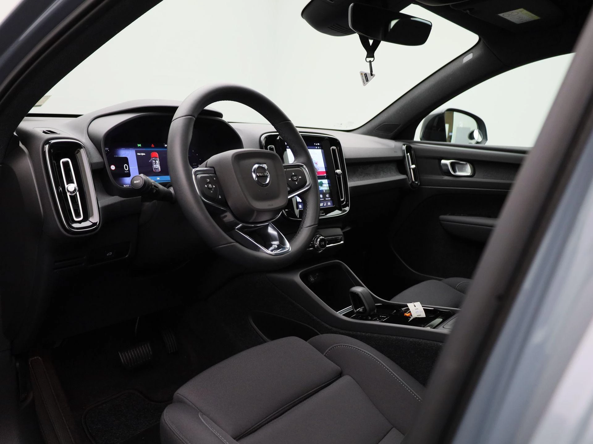 Volvo-C40-image-31