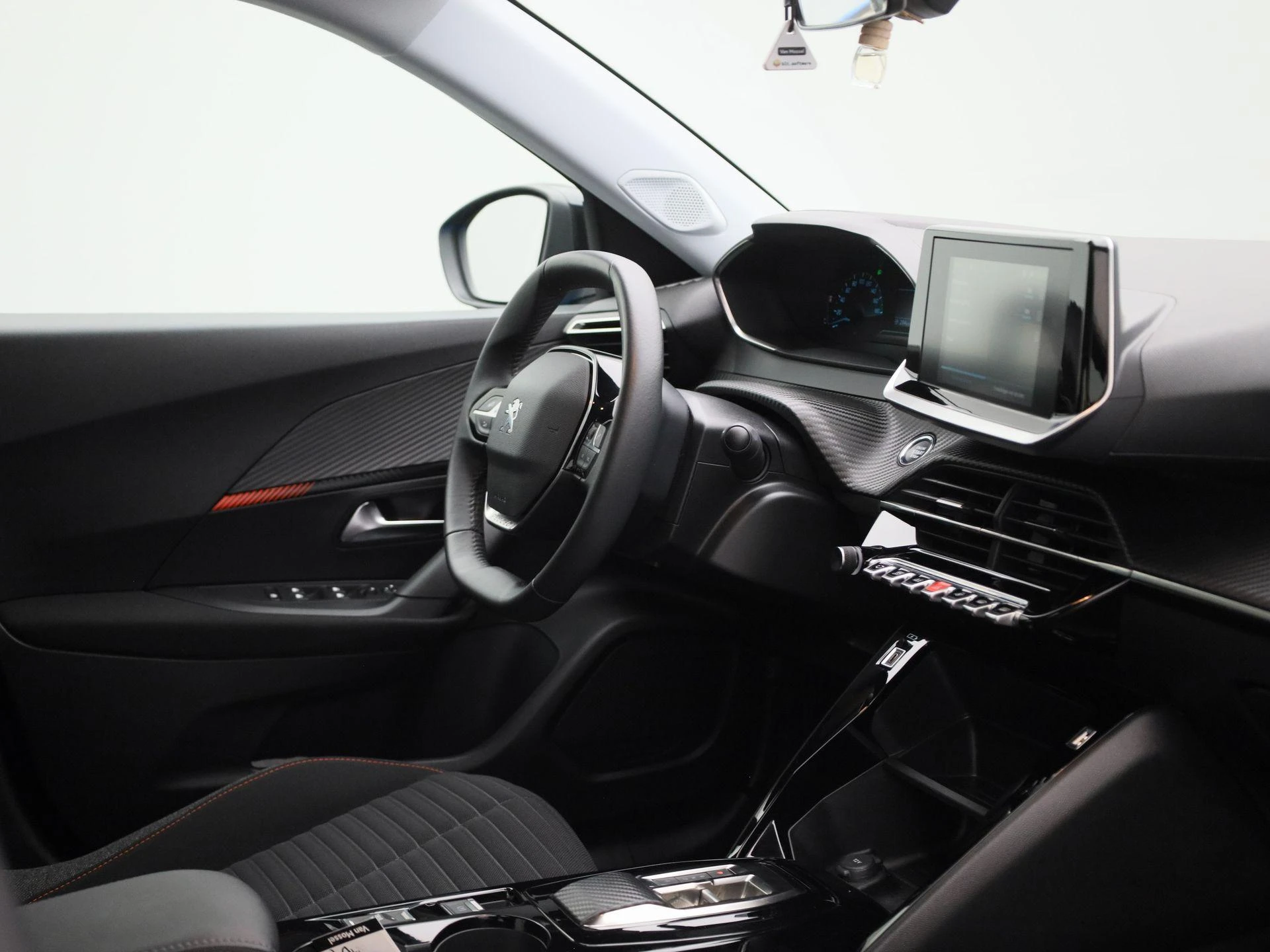 Peugeot-e-2008-image-31