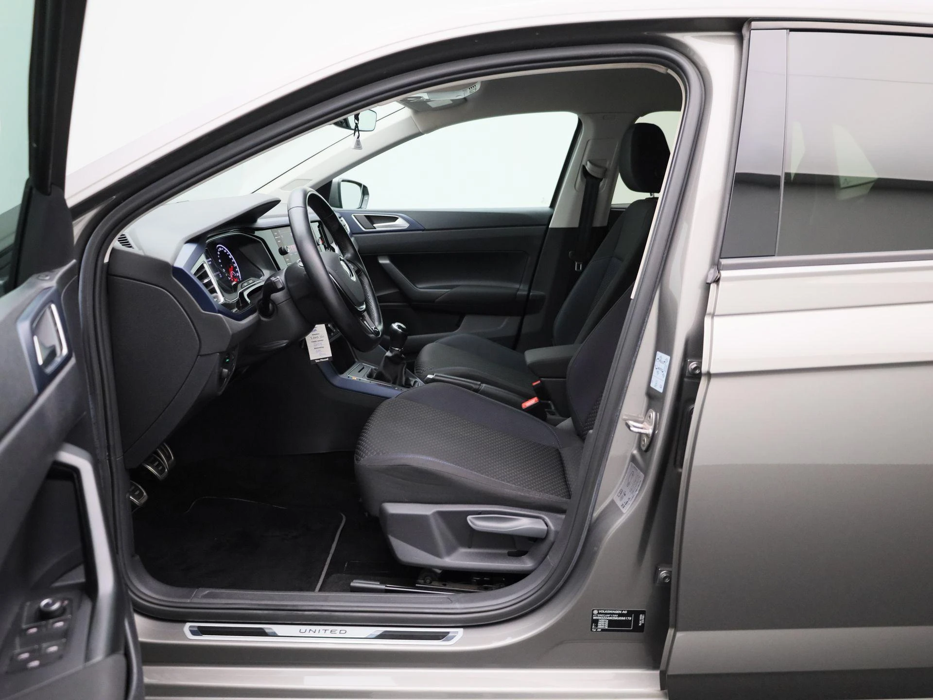 Volkswagen-Polo-image-10