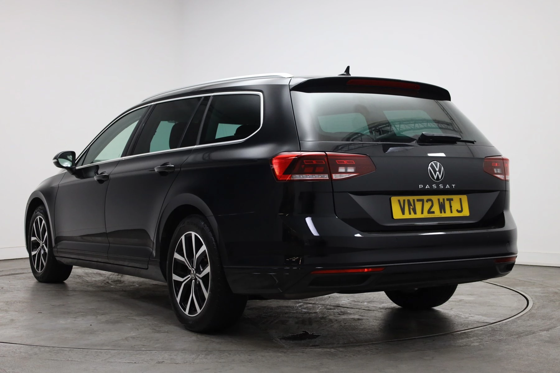 Volkswagen-Passat-image-2