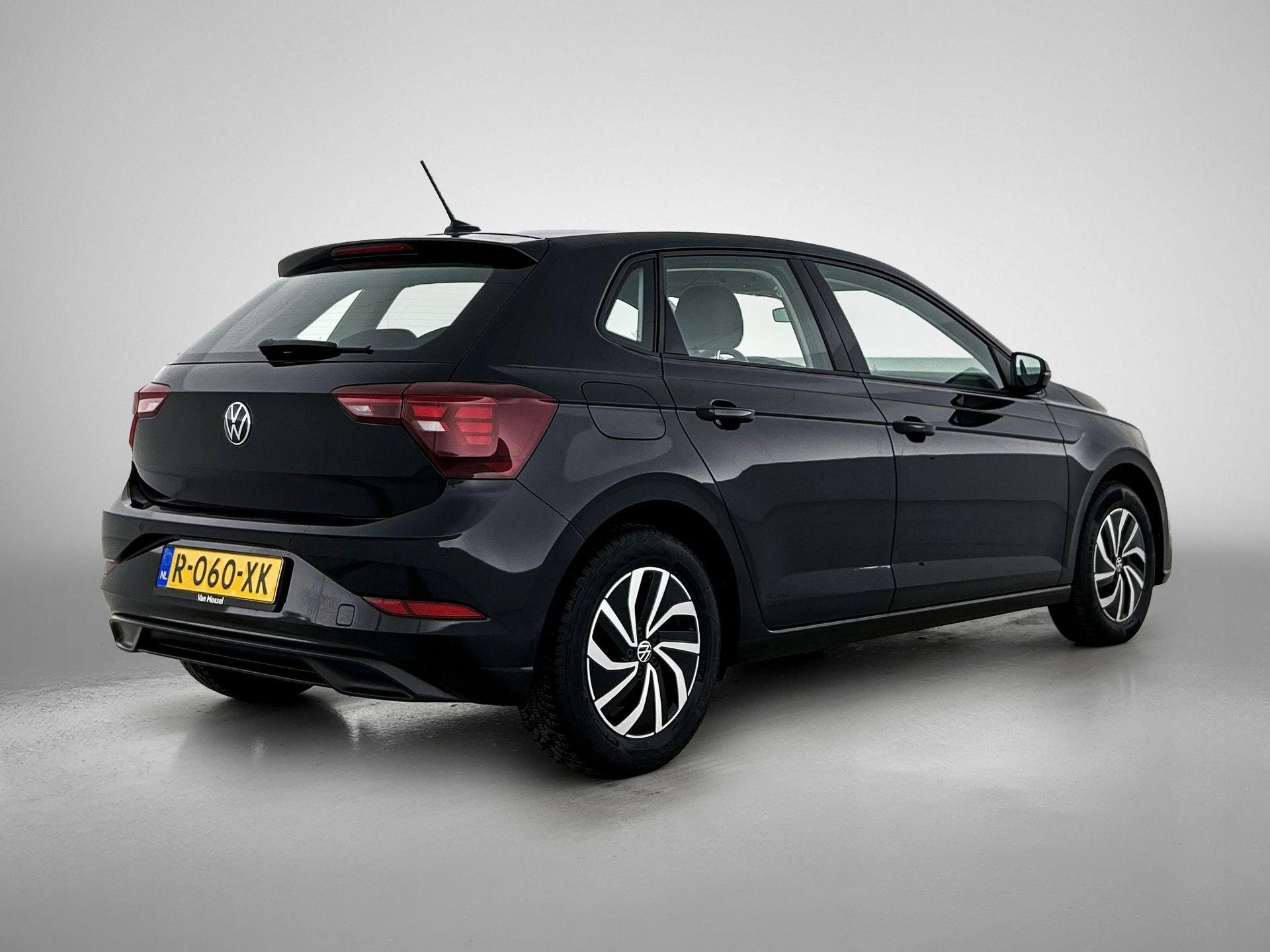 Volkswagen-Polo-image-3