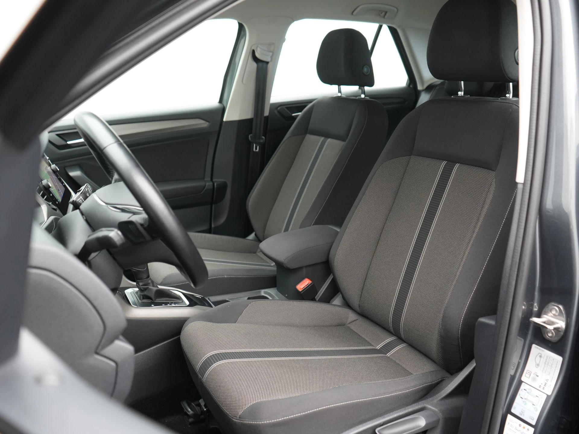 Volkswagen-T-Roc-image-8