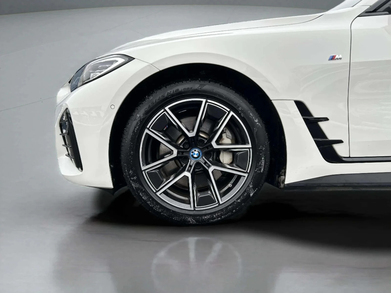 BMW-i4-image-8