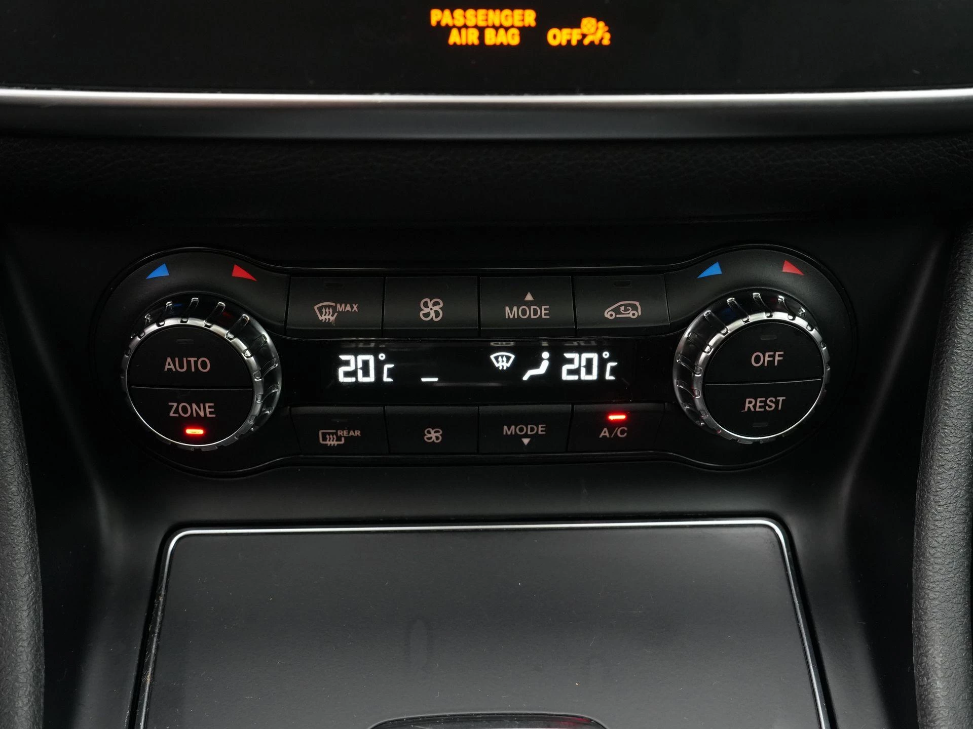 Mercedes-Benz GLA 180 Premium Plus
