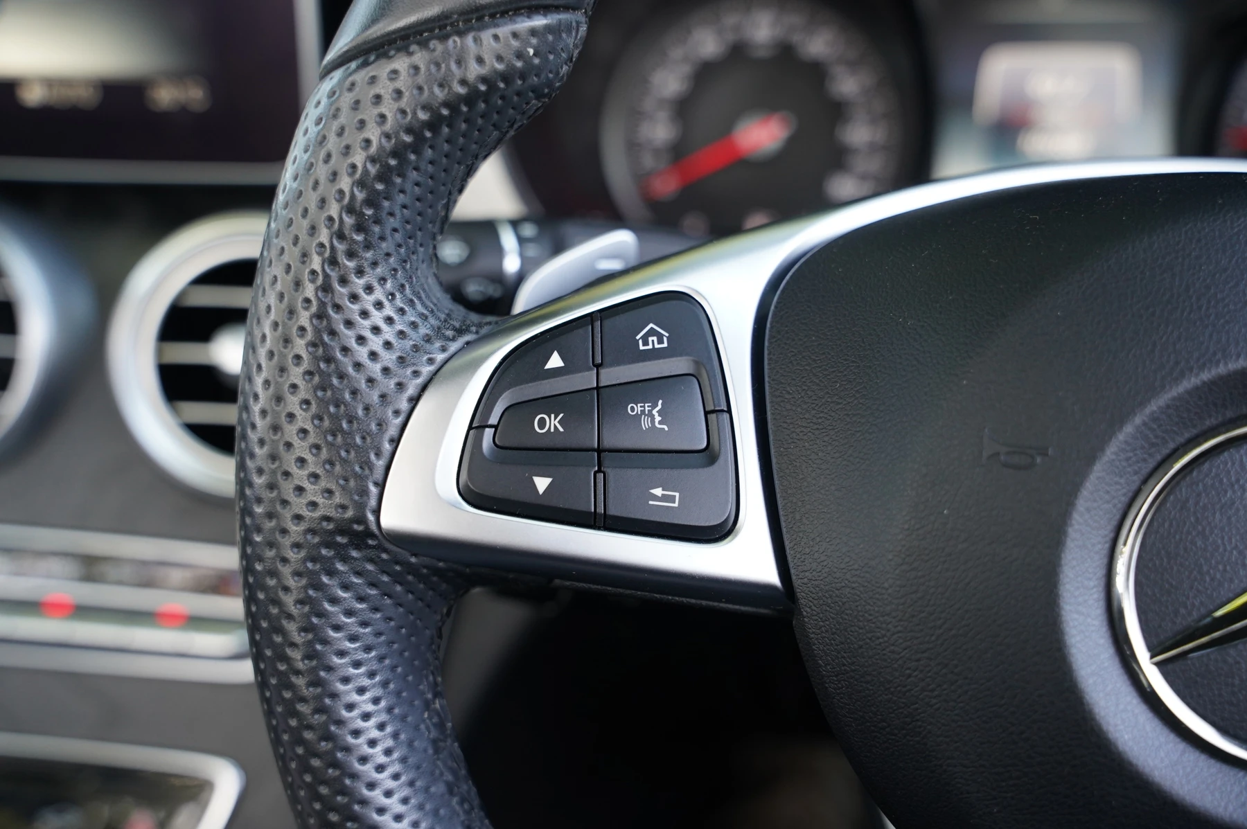 Mercedes-Benz-C-Class-image-17