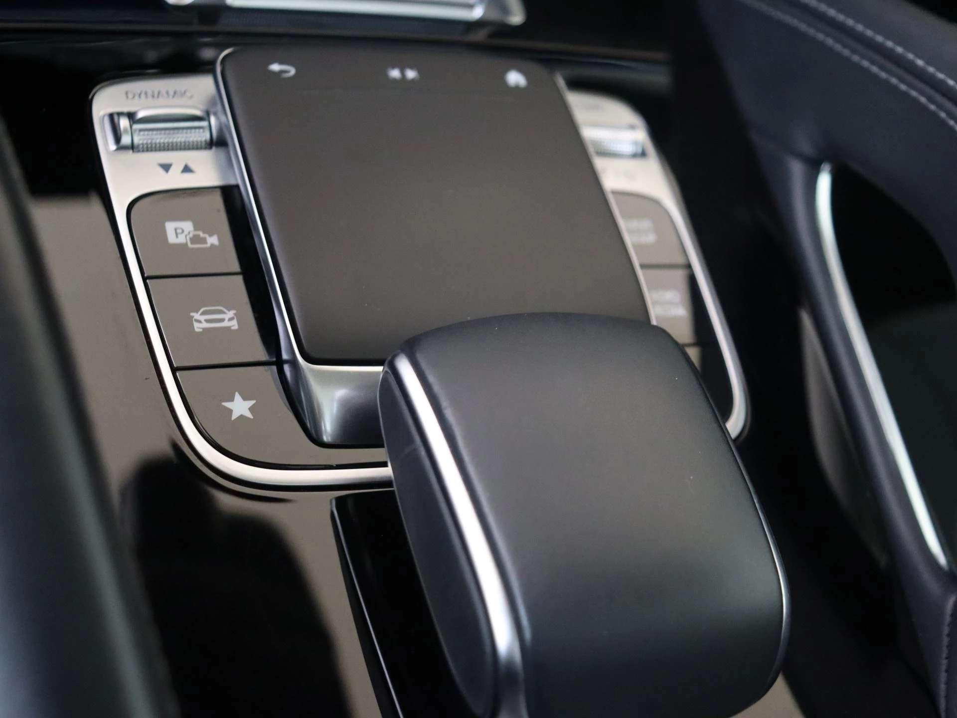 Mercedes-Benz-GLE-image-30