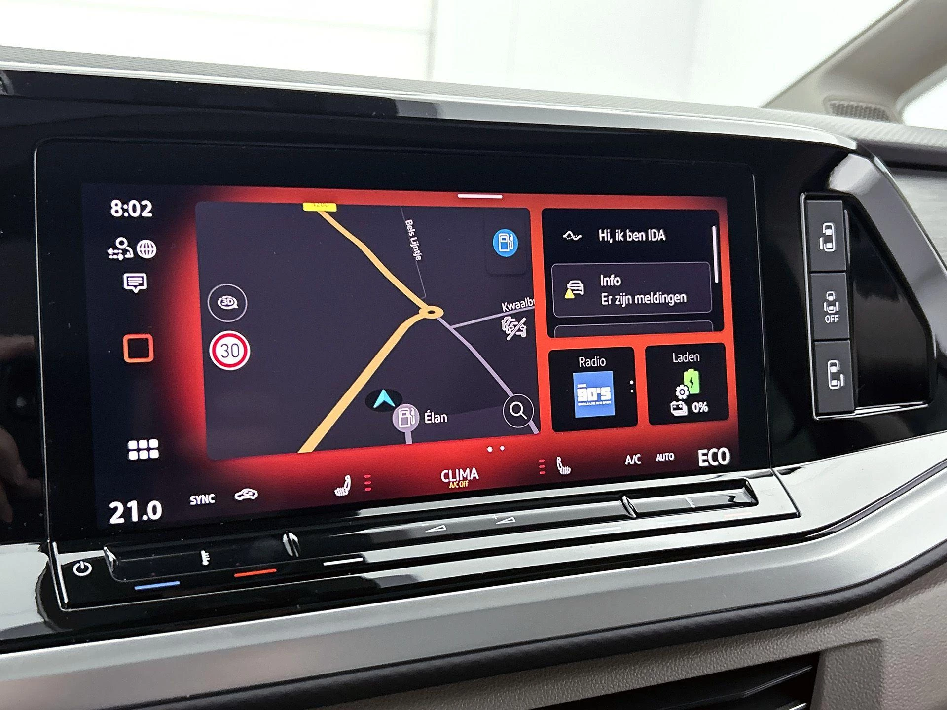 Volkswagen-Multivan-image-35