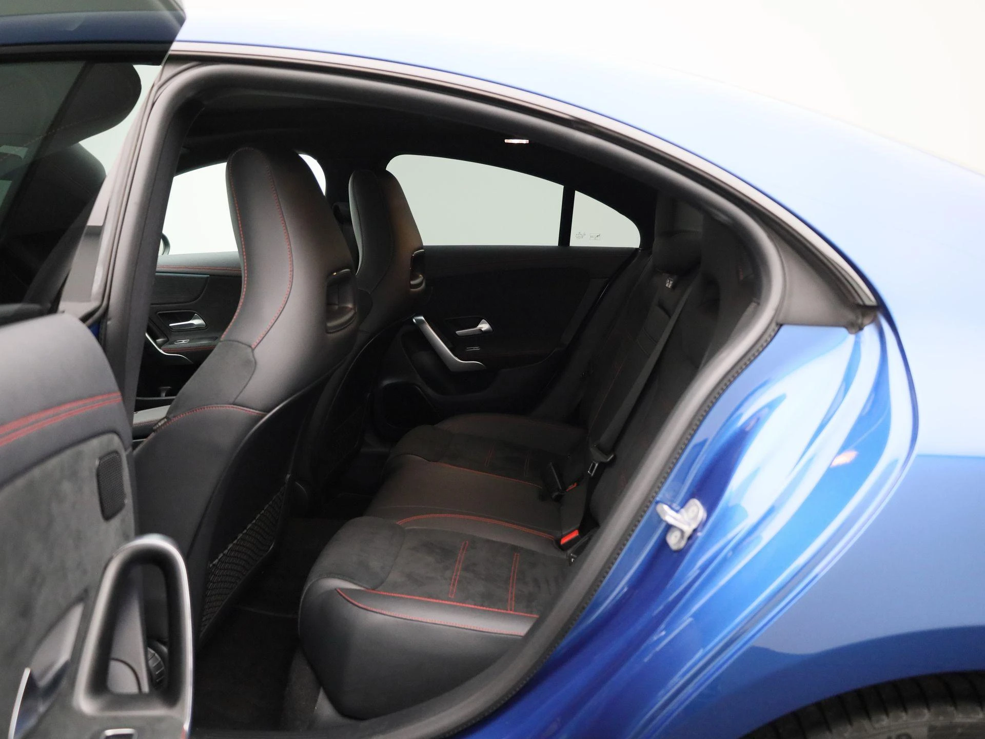 Mercedes-Benz-CLA-image-9