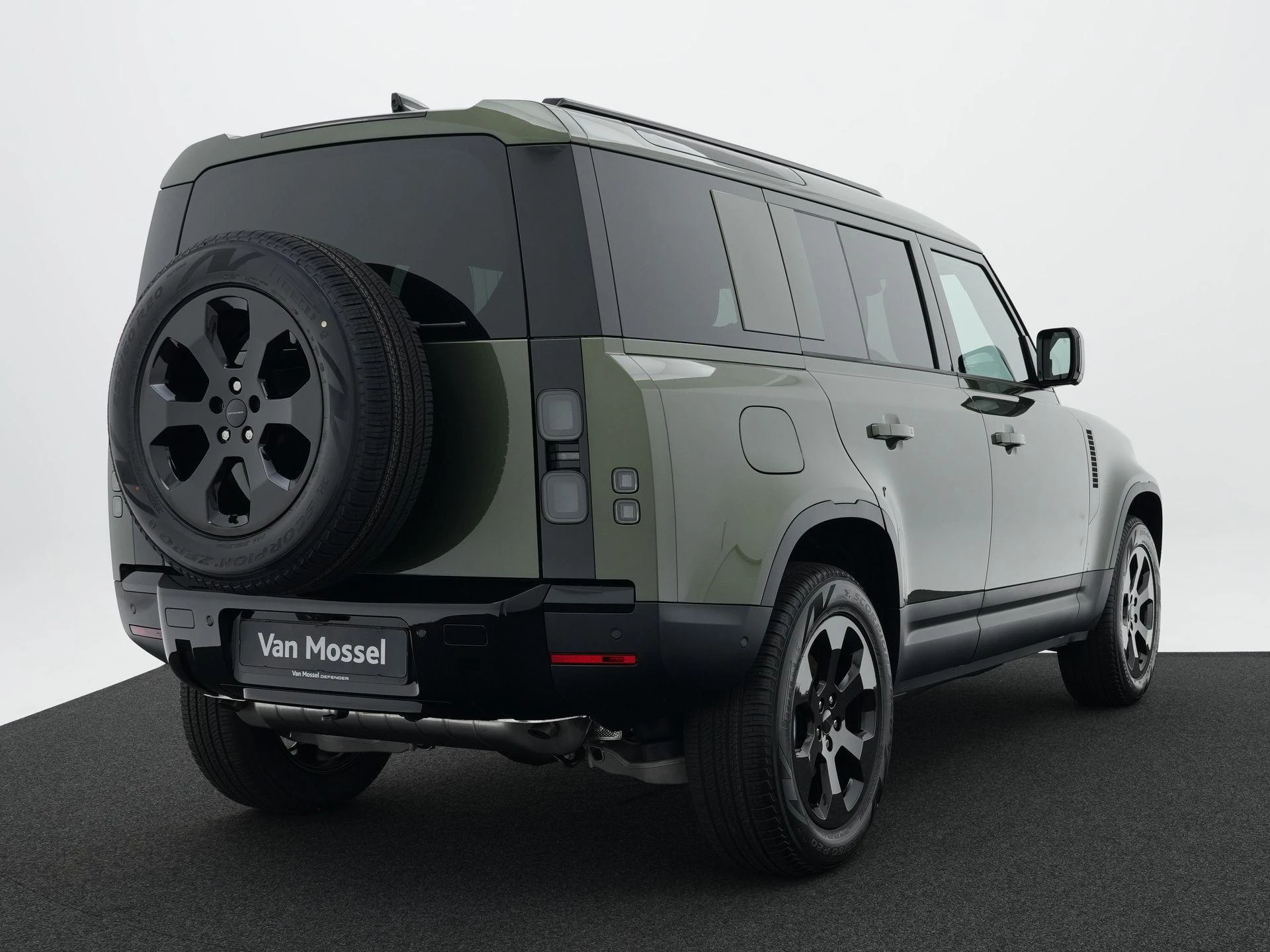 Land Rover-Defender-image-12