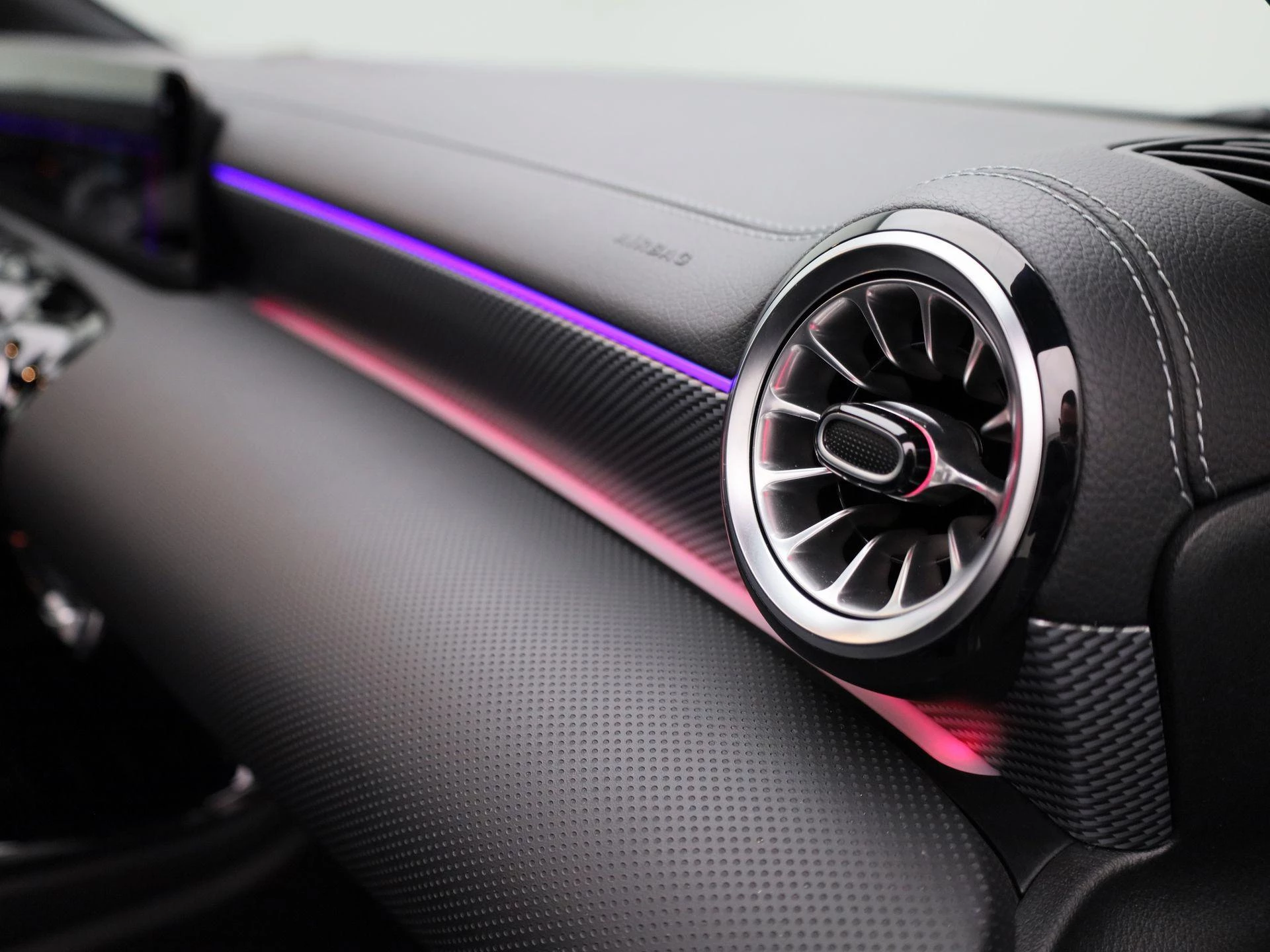 Mercedes-Benz-CLA-image-50