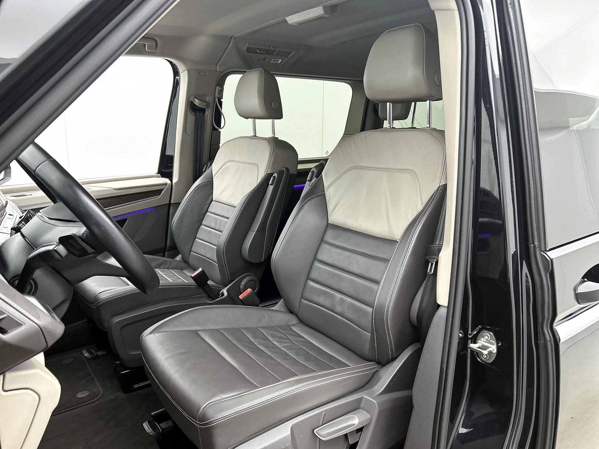 Volkswagen-Multivan-image-5