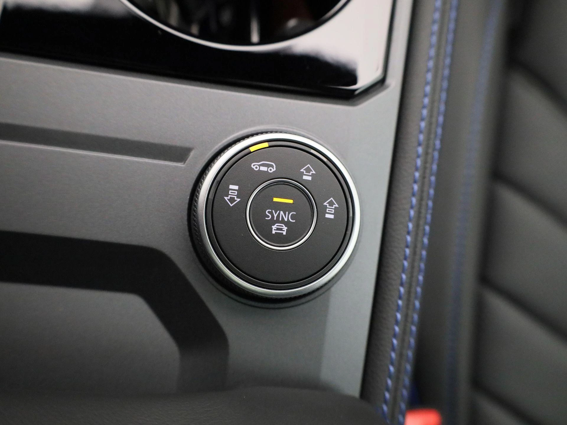 Volkswagen-Touareg-image-26