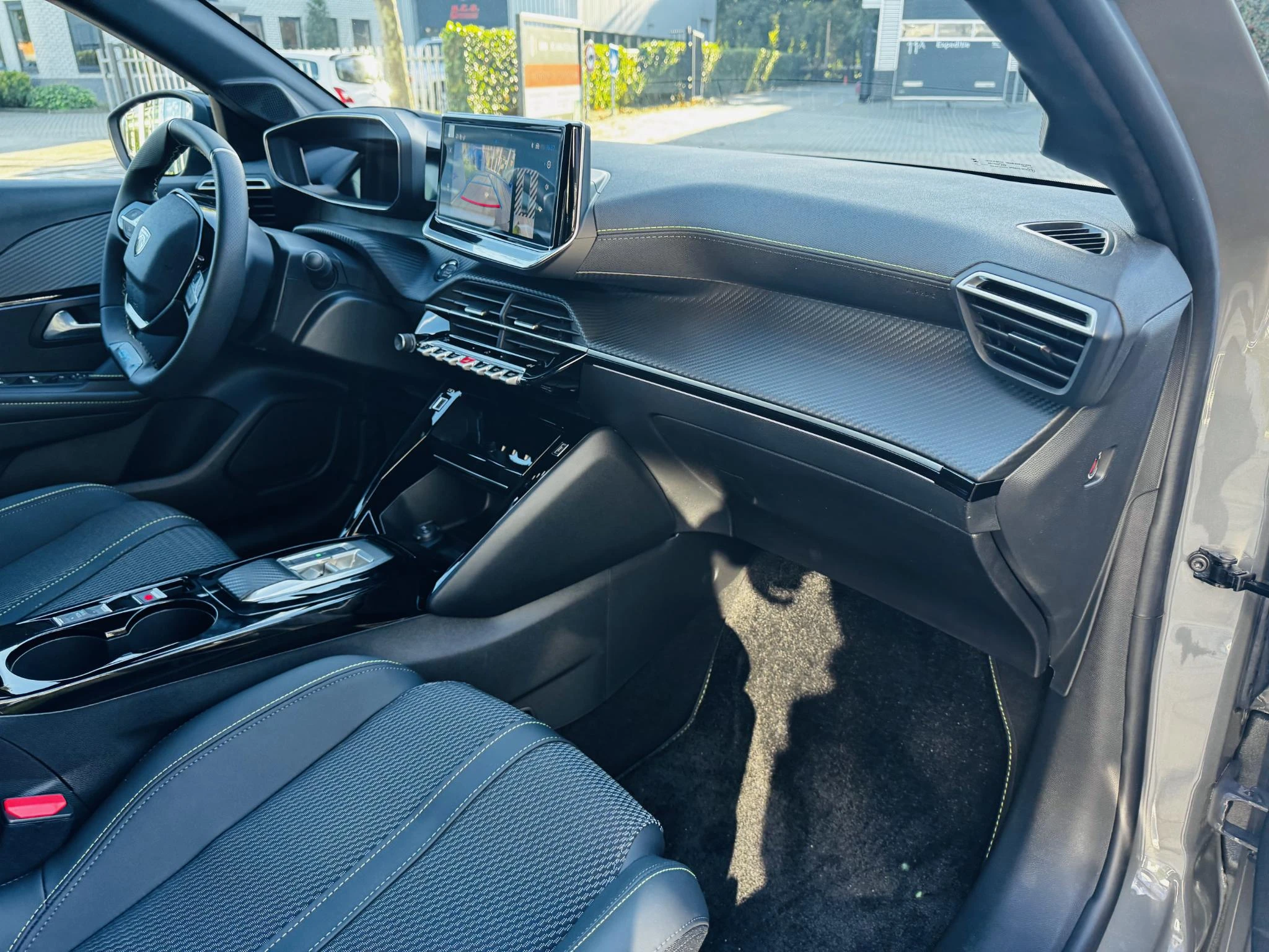 Peugeot-208-image-27