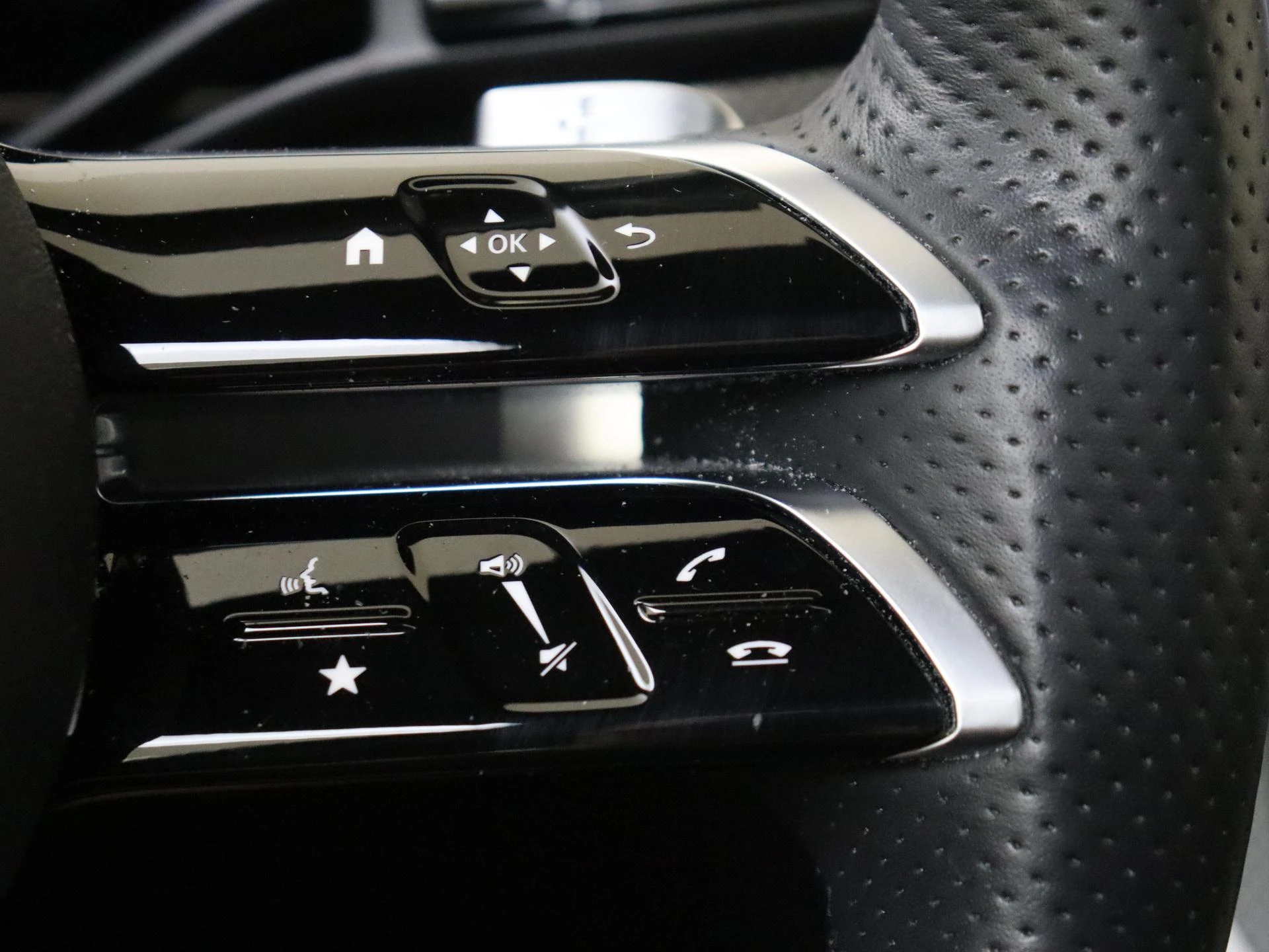 Mercedes-Benz-GLC-image-13