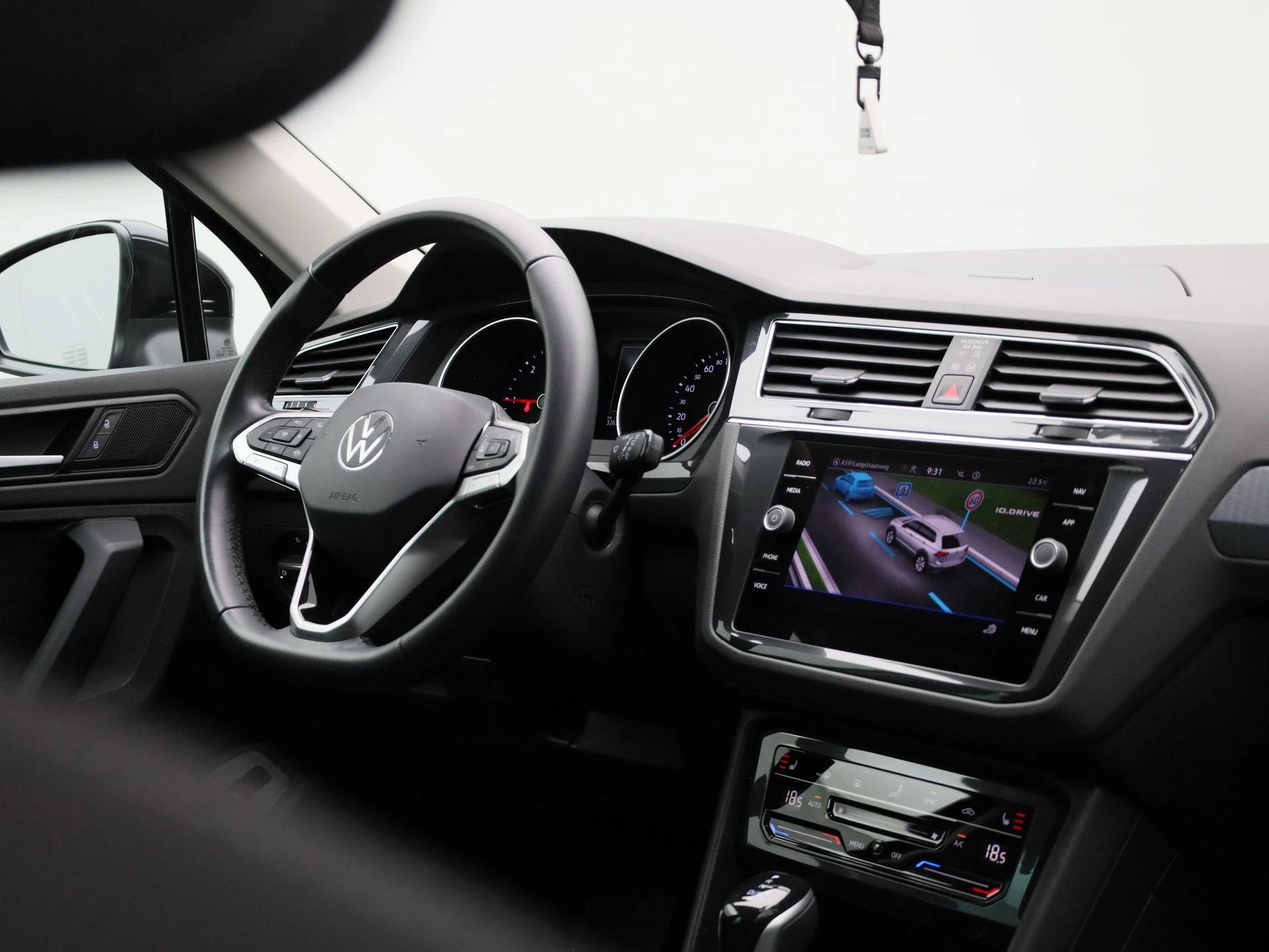 Volkswagen-Tiguan-image-32