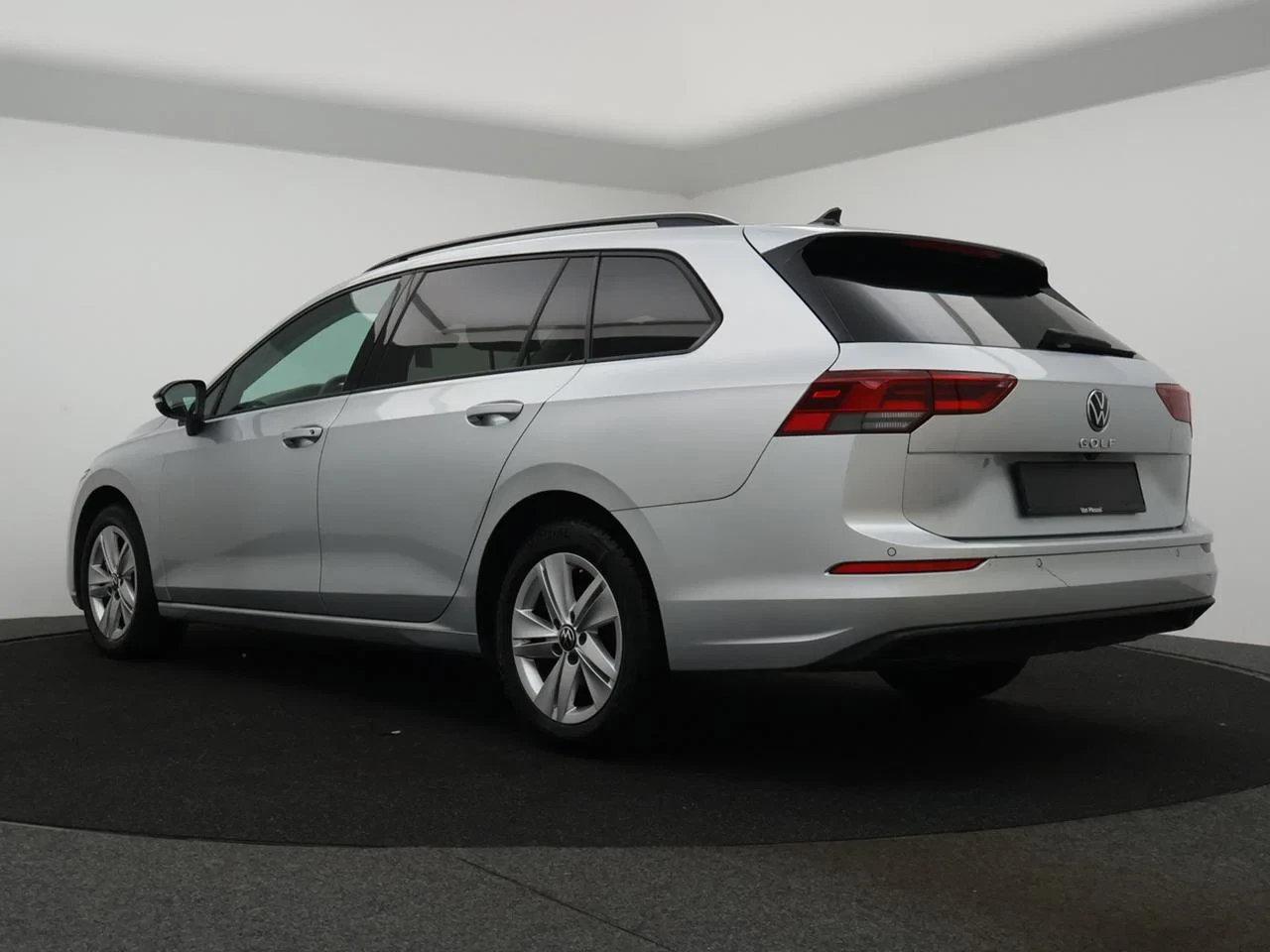 Volkswagen-Golf-image-2