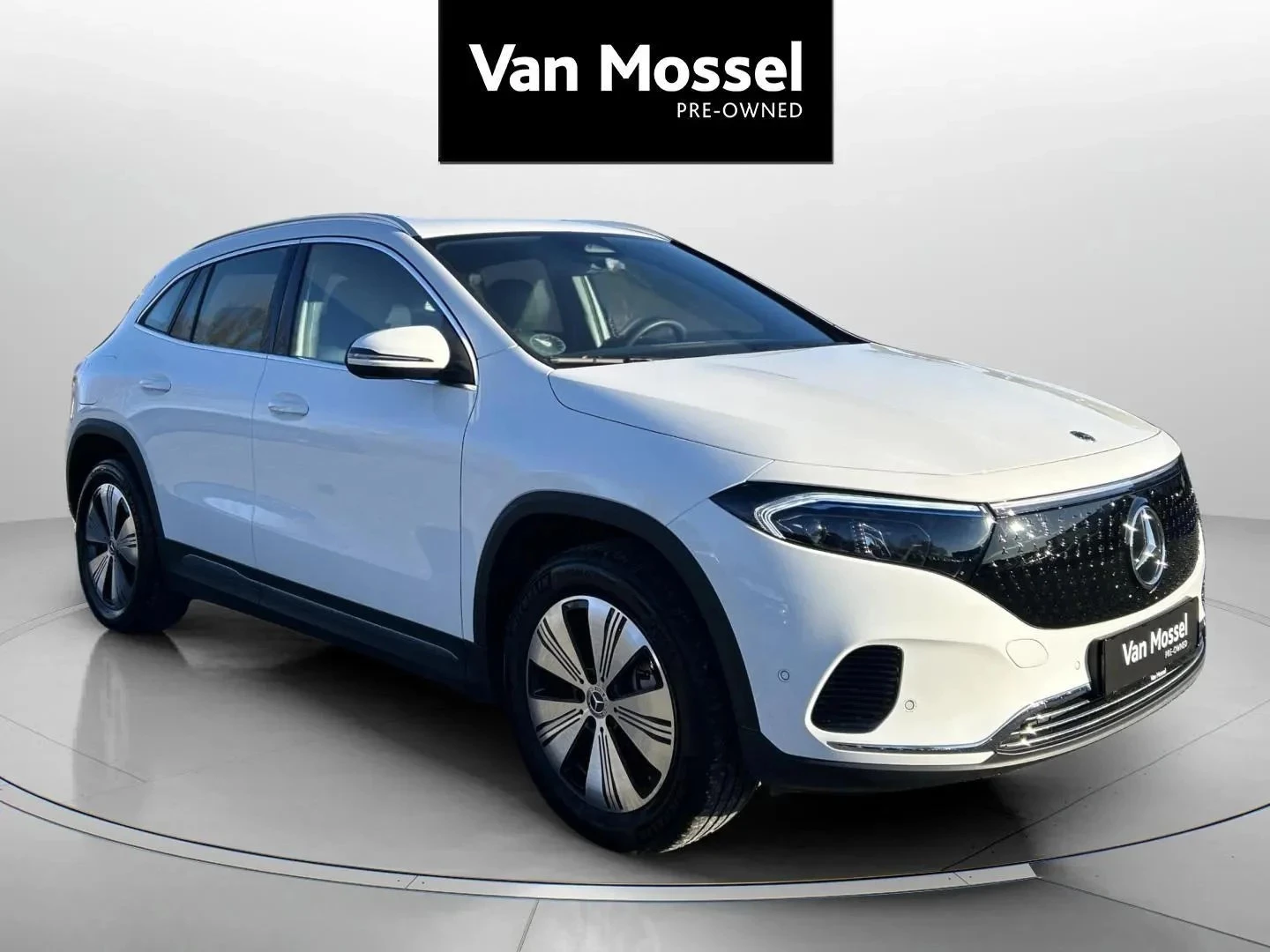 Mercedes-Benz-EQA-image-2