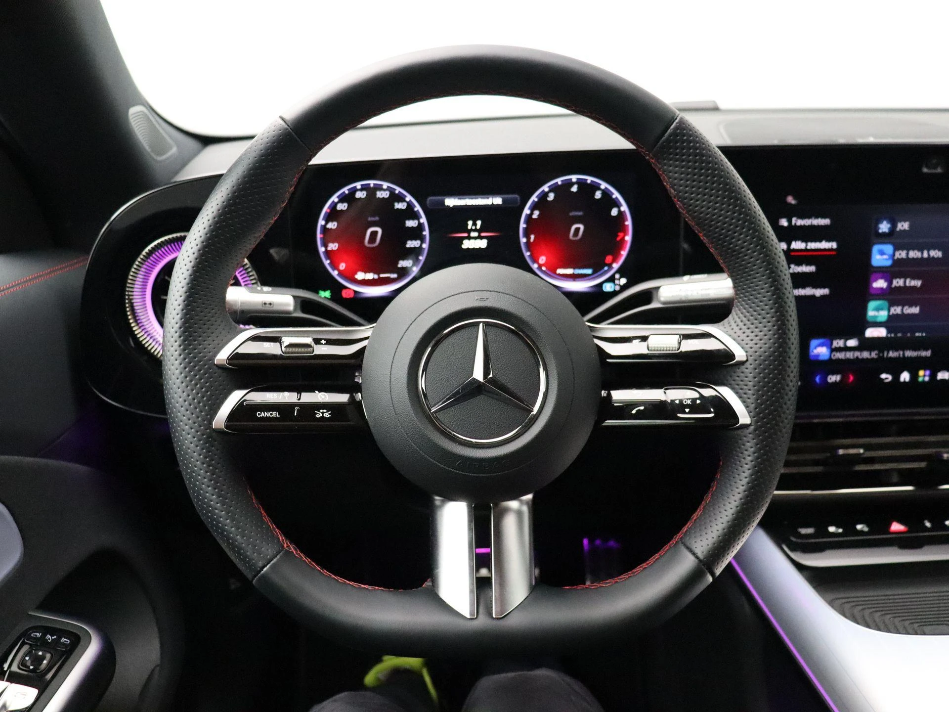 Mercedes-Benz-CLA-image-13