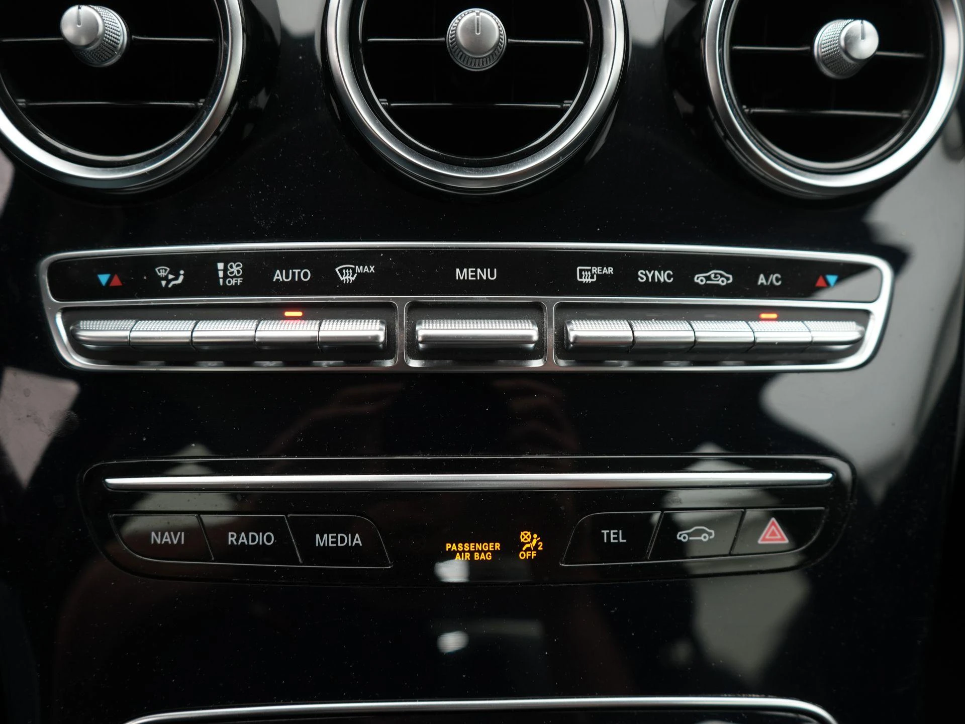 Mercedes-Benz-C-Klasse-image-13