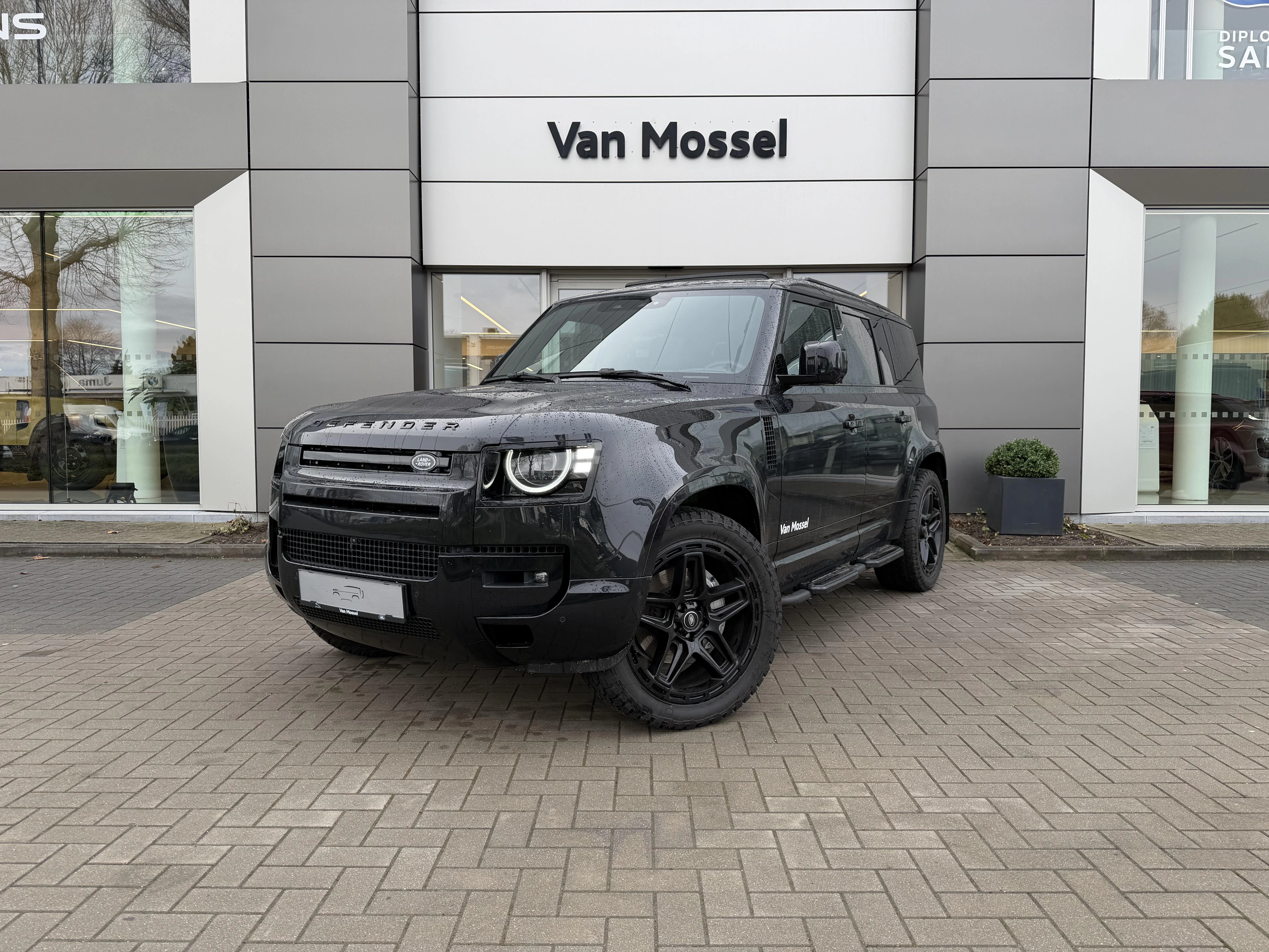 Land Rover-Defender-image-0