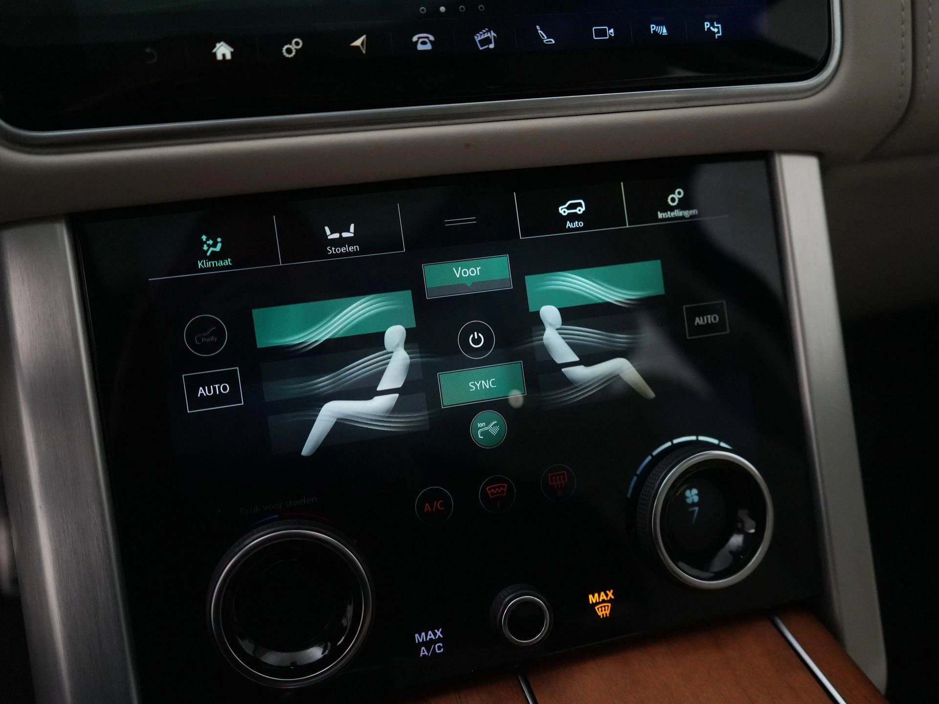 Land Rover-Range Rover-image-19