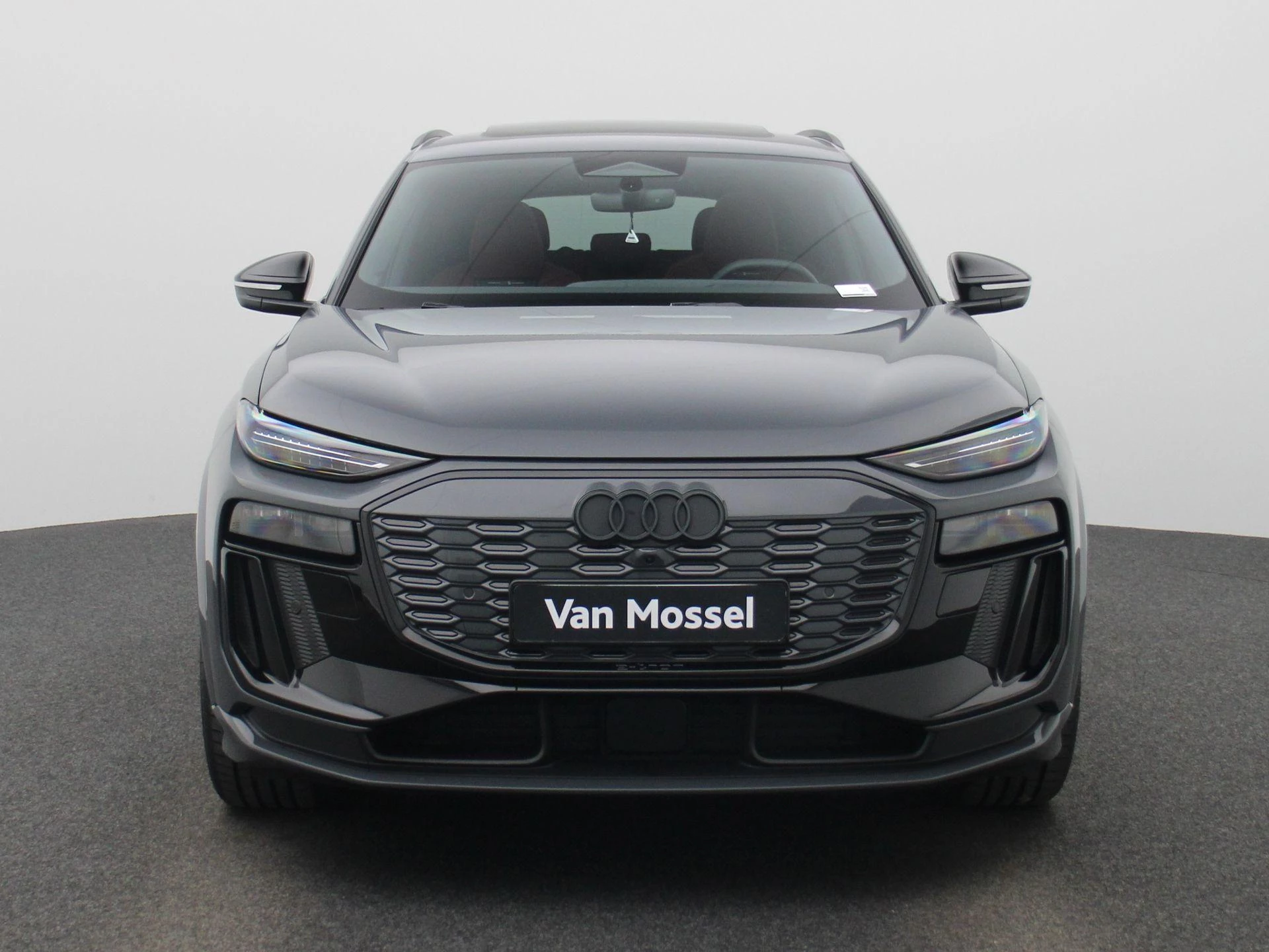 Audi-Q6 e-tron-image-1