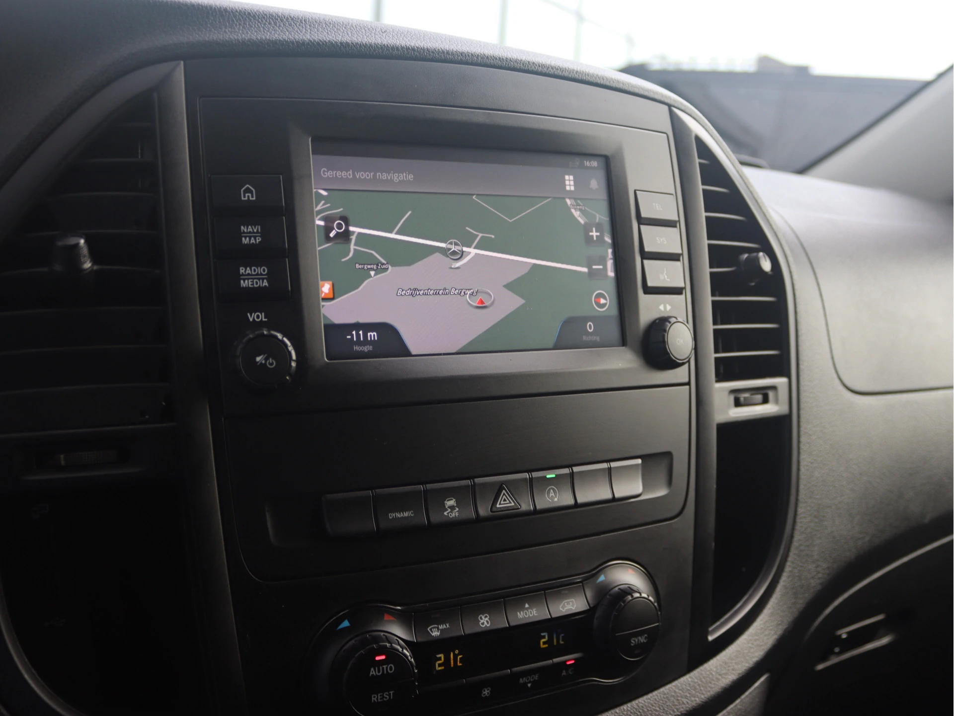 Mercedes-Benz-Vito-image-9