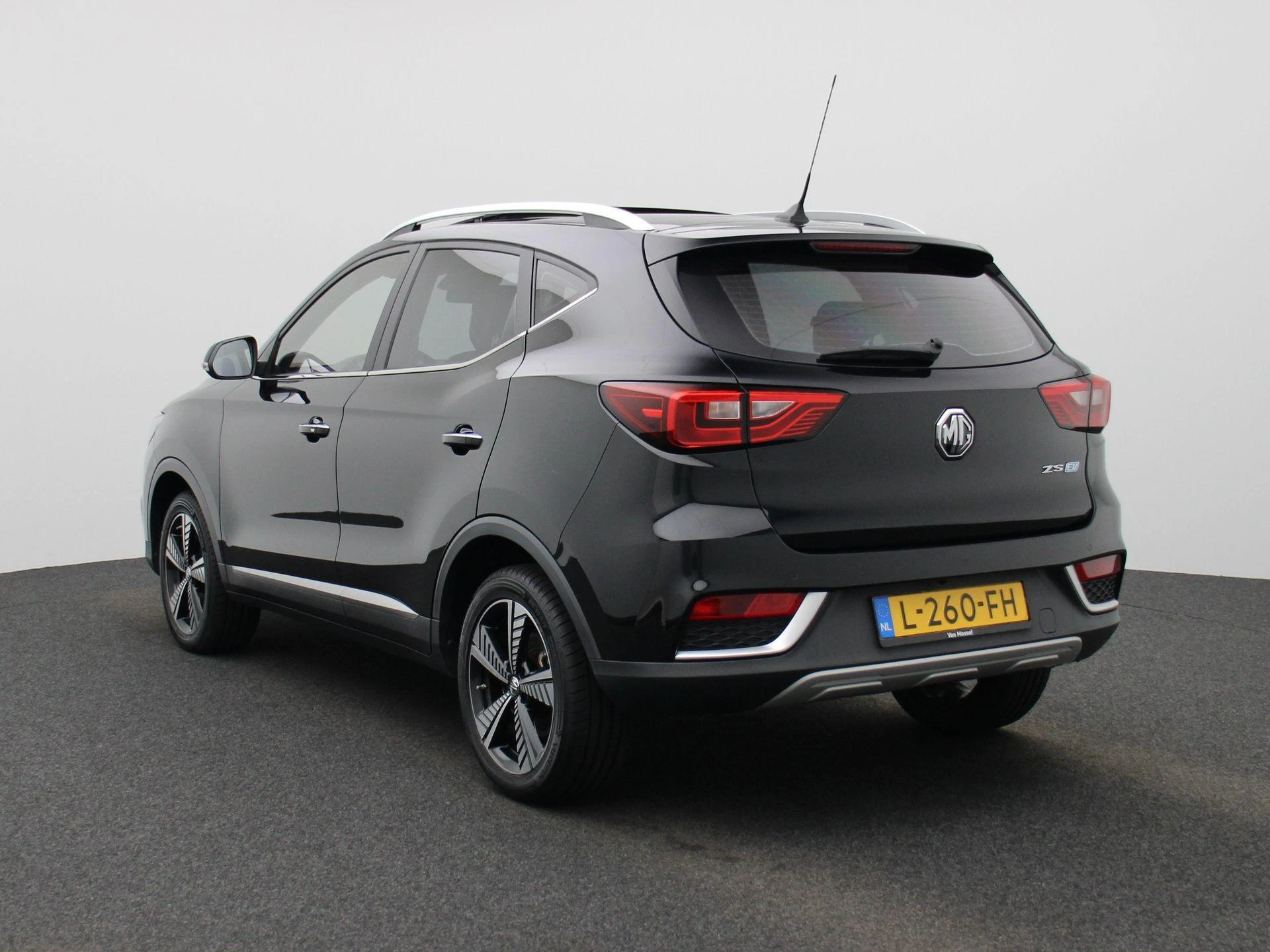 MG-ZS EV-image-1