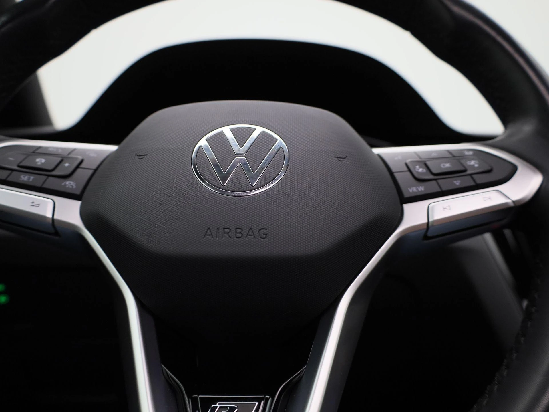 Volkswagen-Passat-image-31