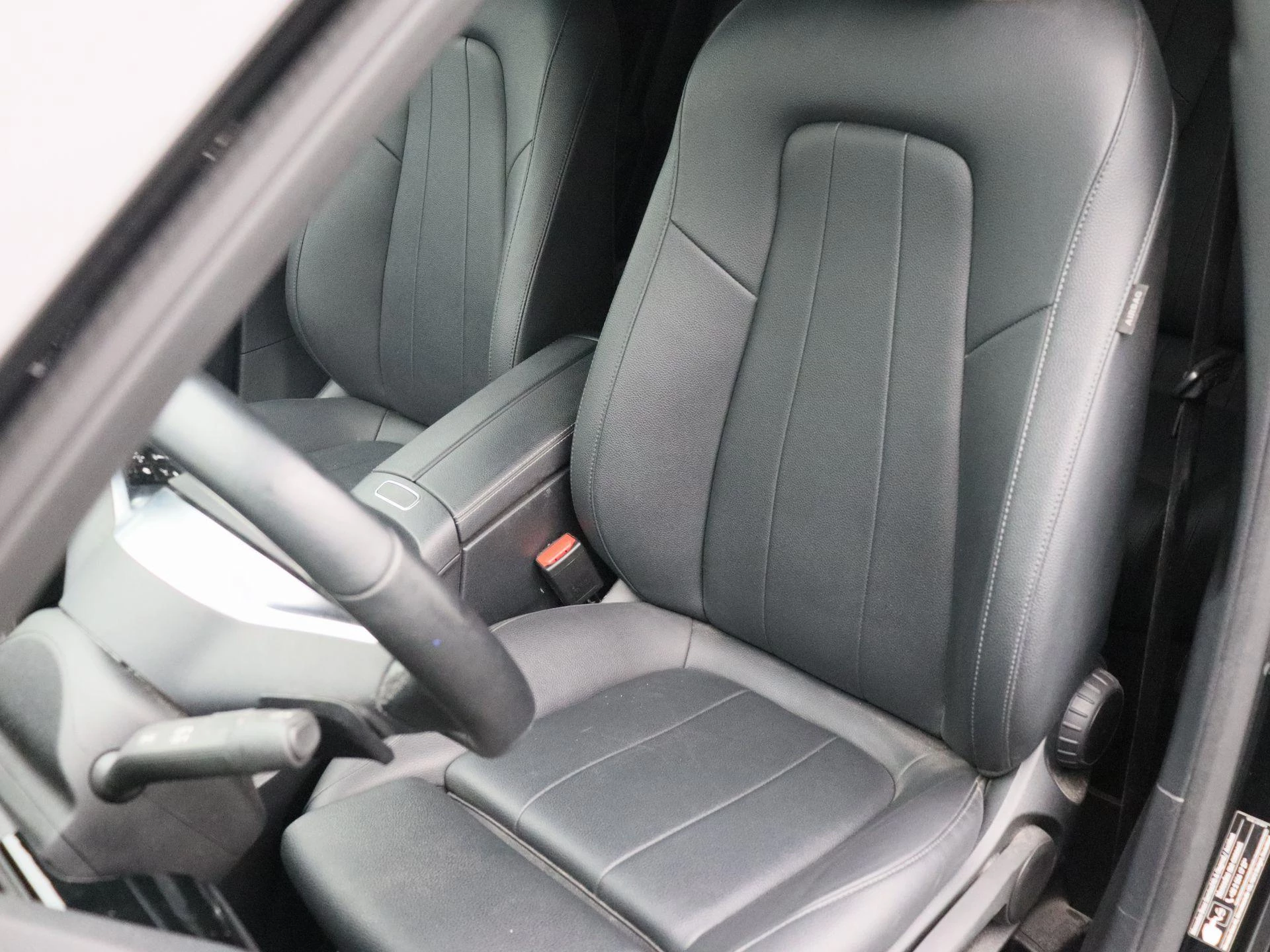 Mercedes-Benz GLA 180 d Luxury Line + LEDER + CARPLAY + LED + CAMERA +