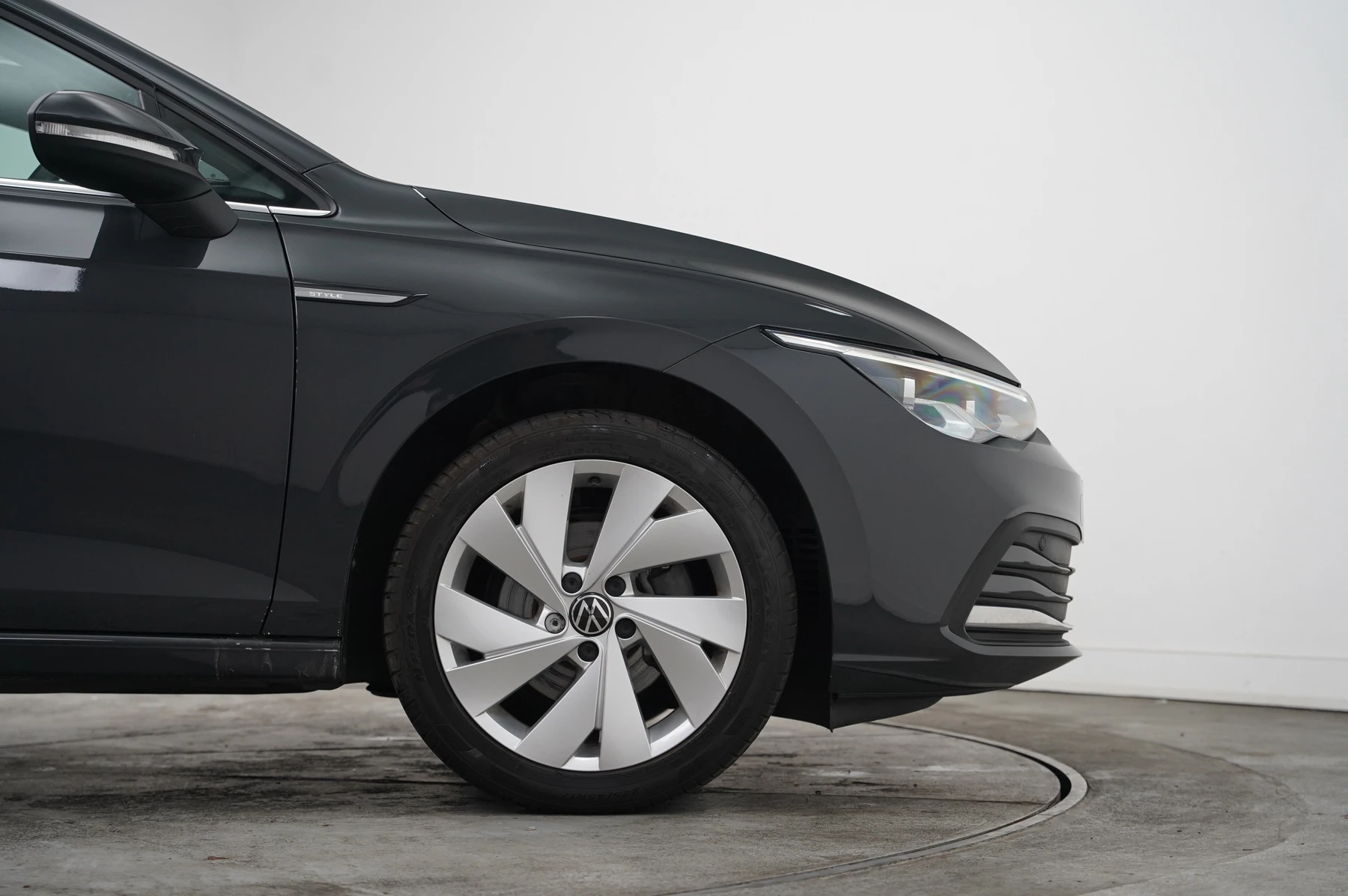 Volkswagen-Golf-image-34