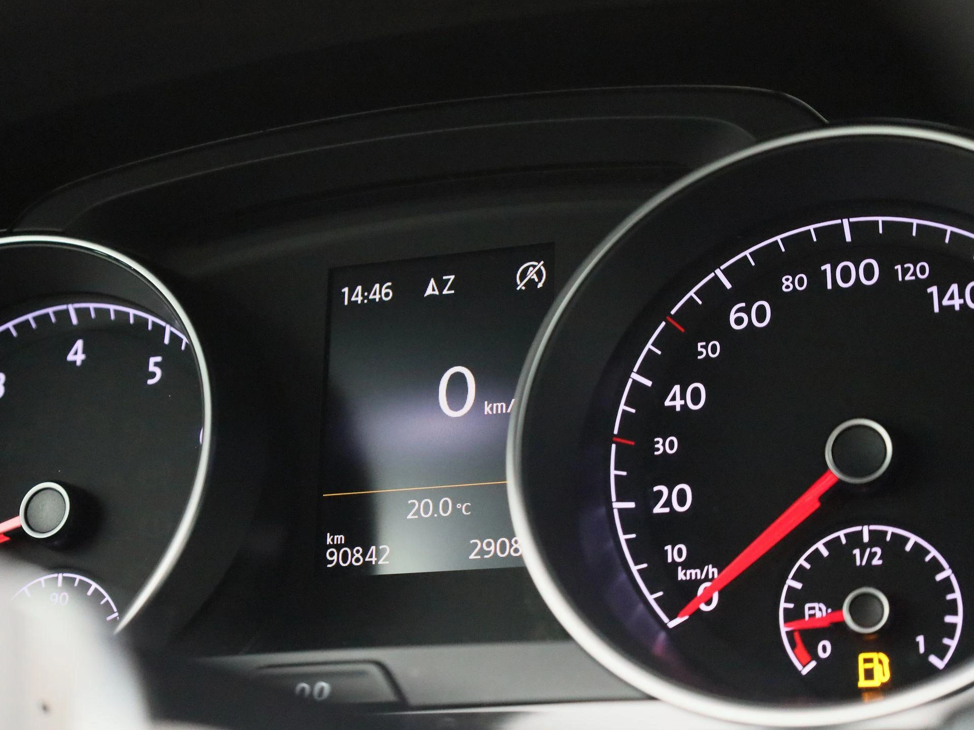 Volkswagen-Golf-image-24