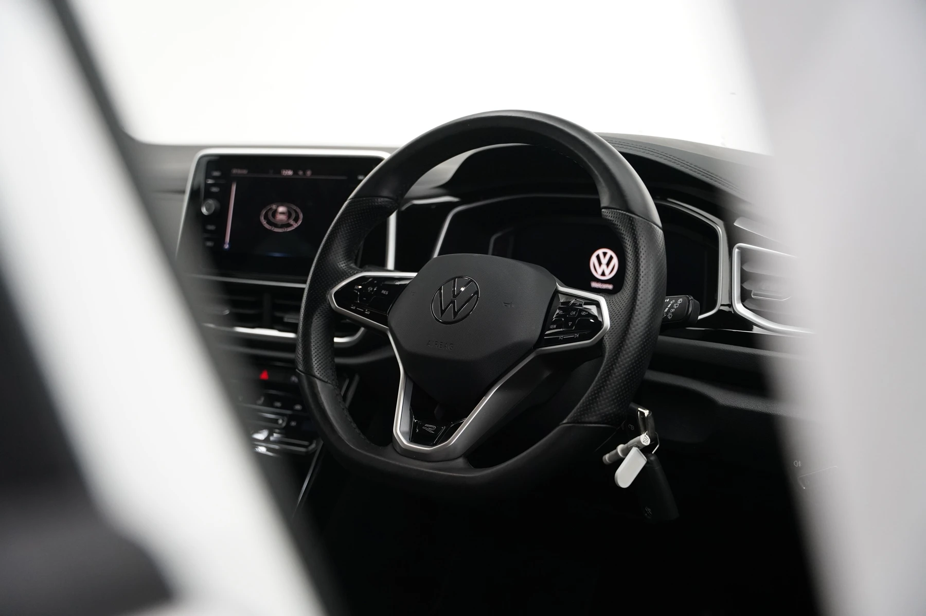 Volkswagen-T-Roc-image-16