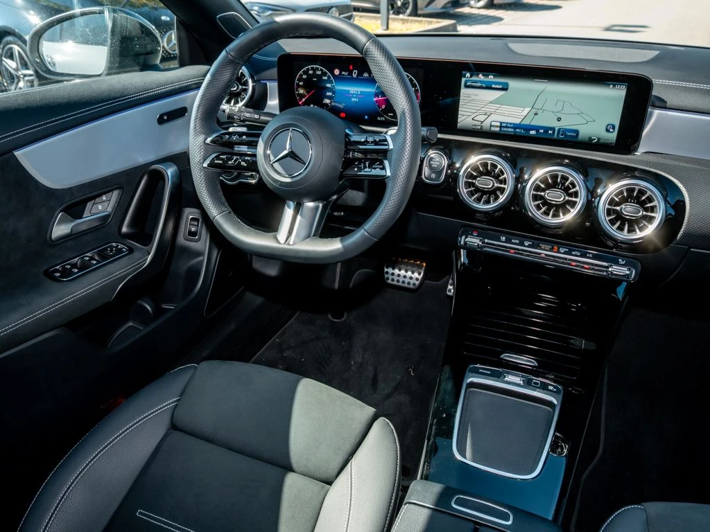 Mercedes-Benz-CLA 200-image-9