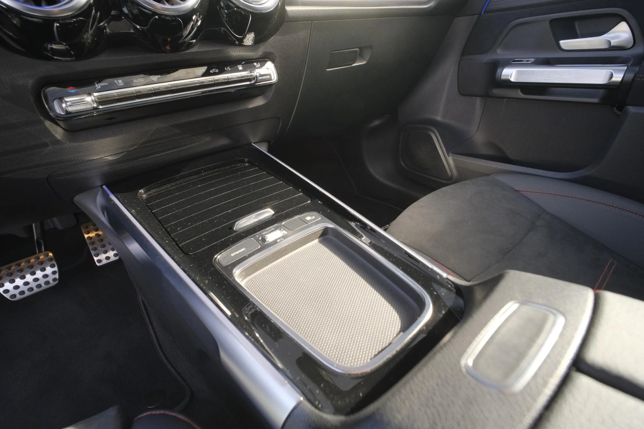 Mercedes-Benz-EQB-image-22