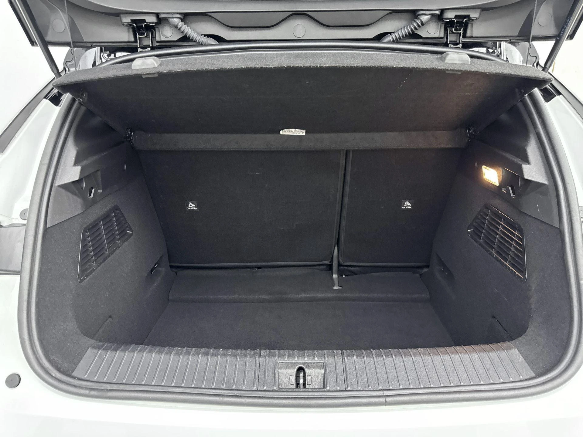 Renault-Megane E-Tech-image-23