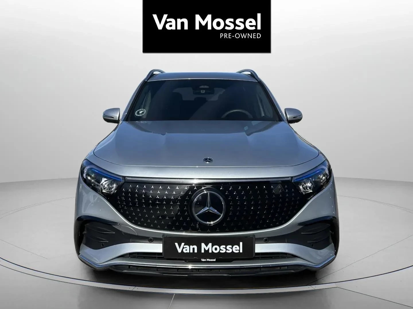 Mercedes-Benz-EQB-image-1