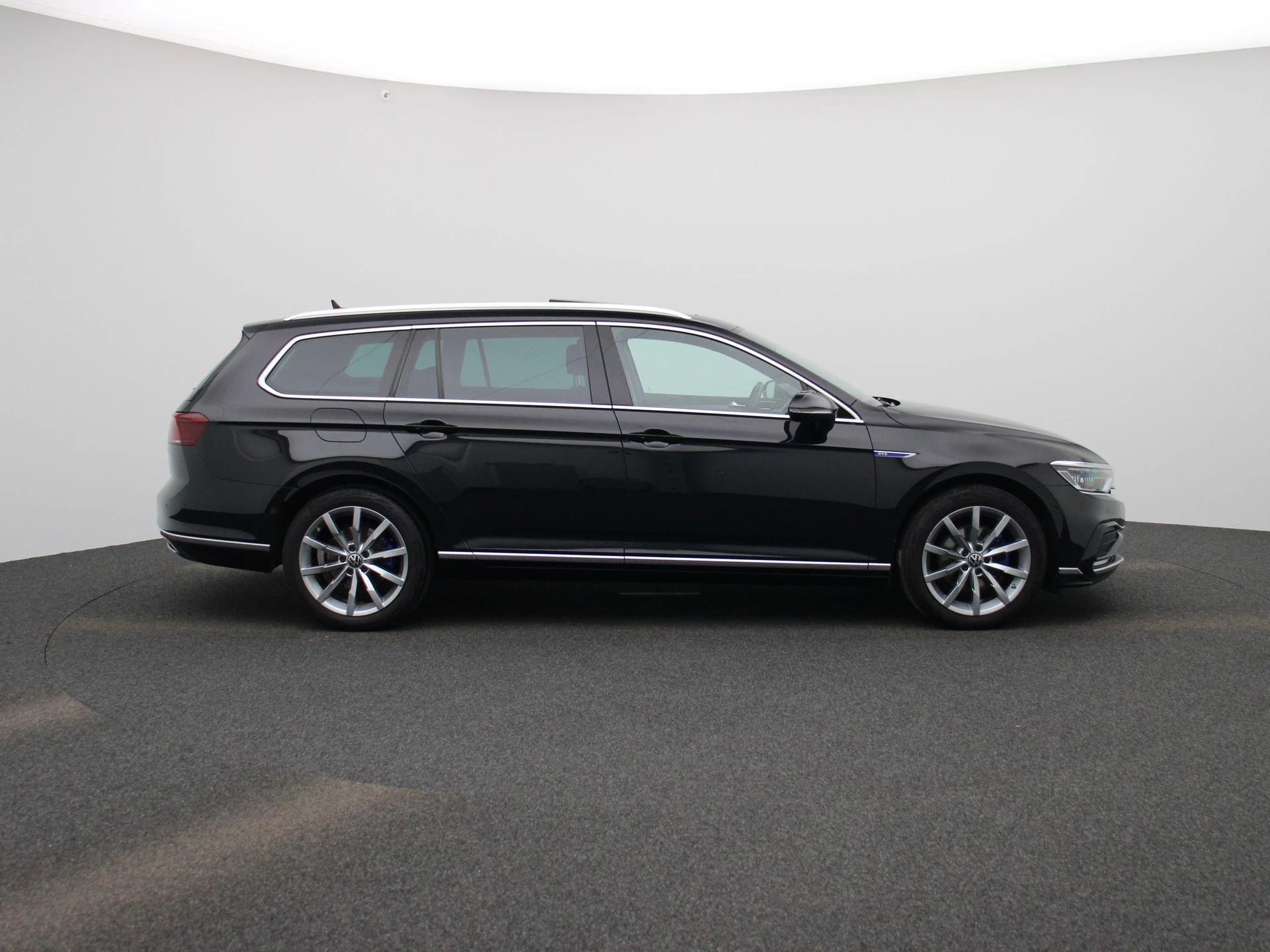 Volkswagen-Passat-image-5