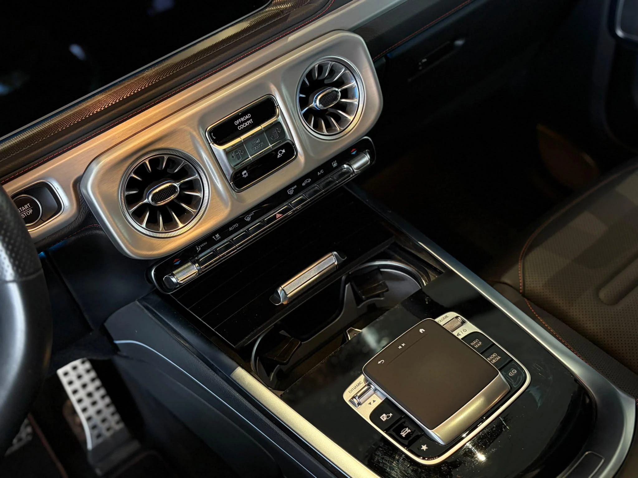 Mercedes-Benz-G-Klasse-image-16