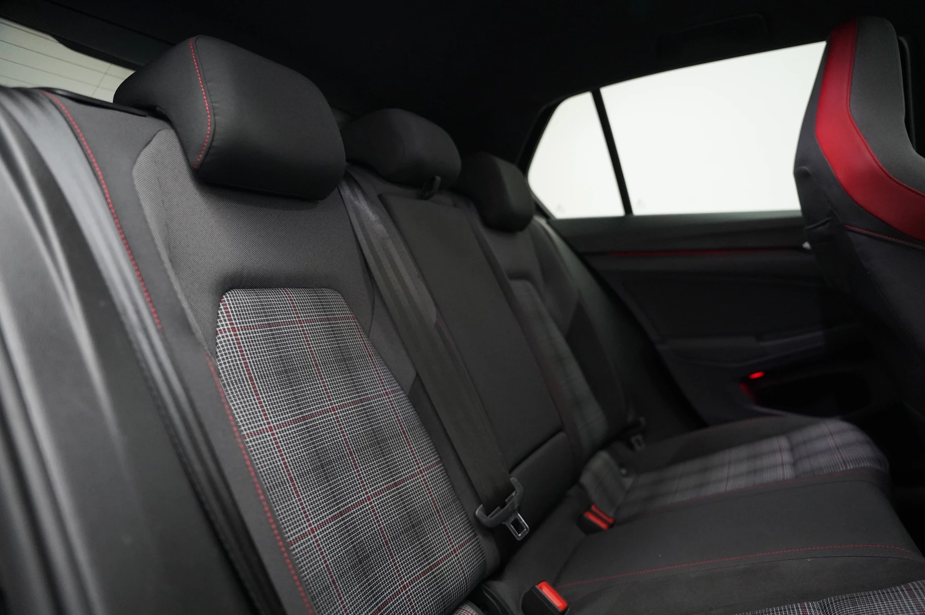 Volkswagen-Golf-image-11