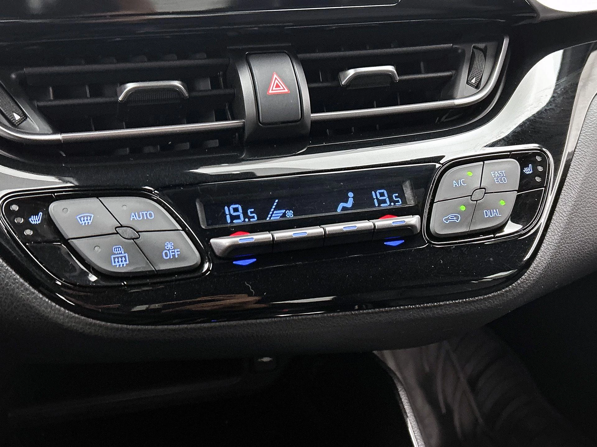 Toyota-C-HR-image-16