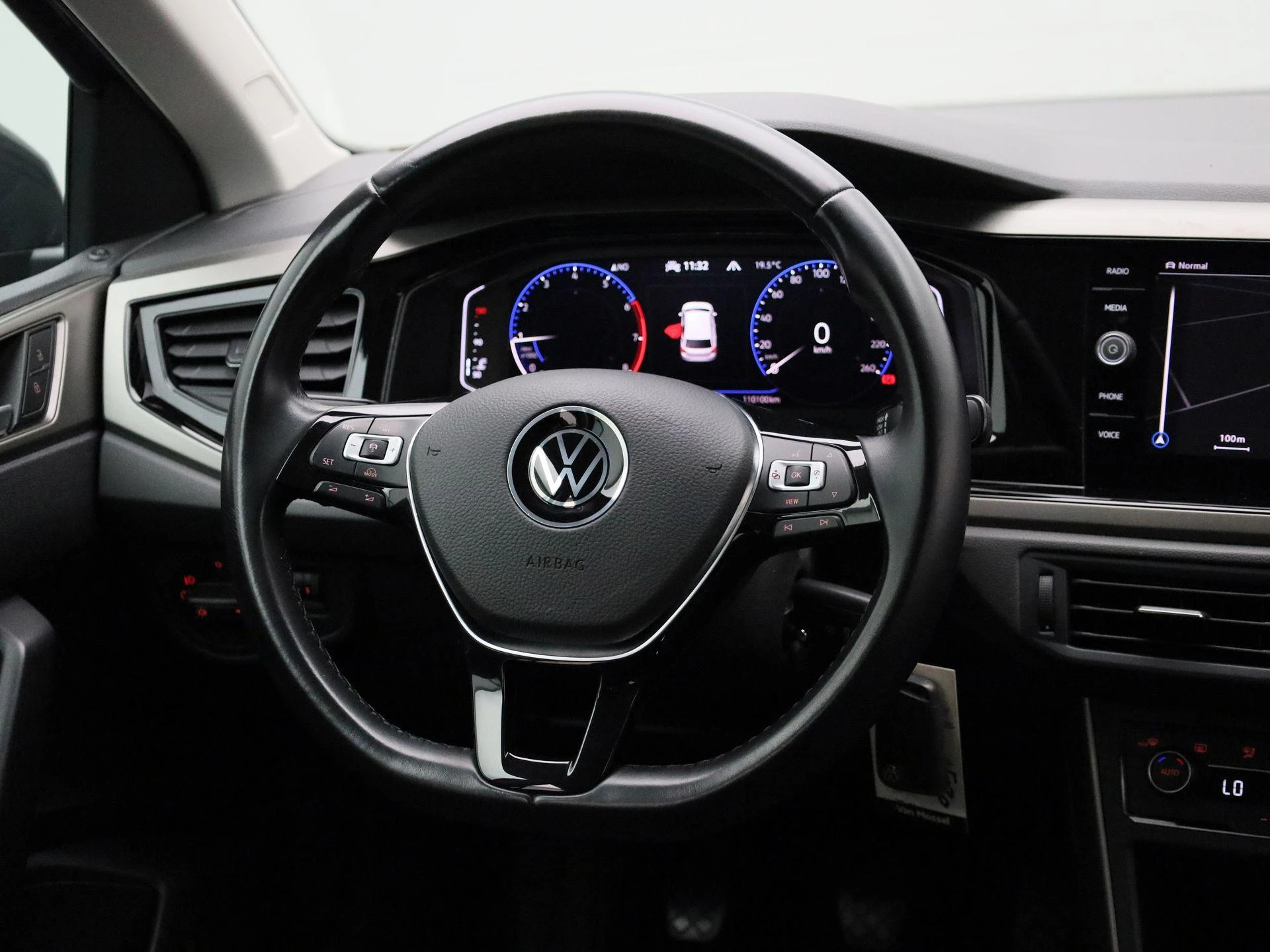 Volkswagen-Polo-image-9