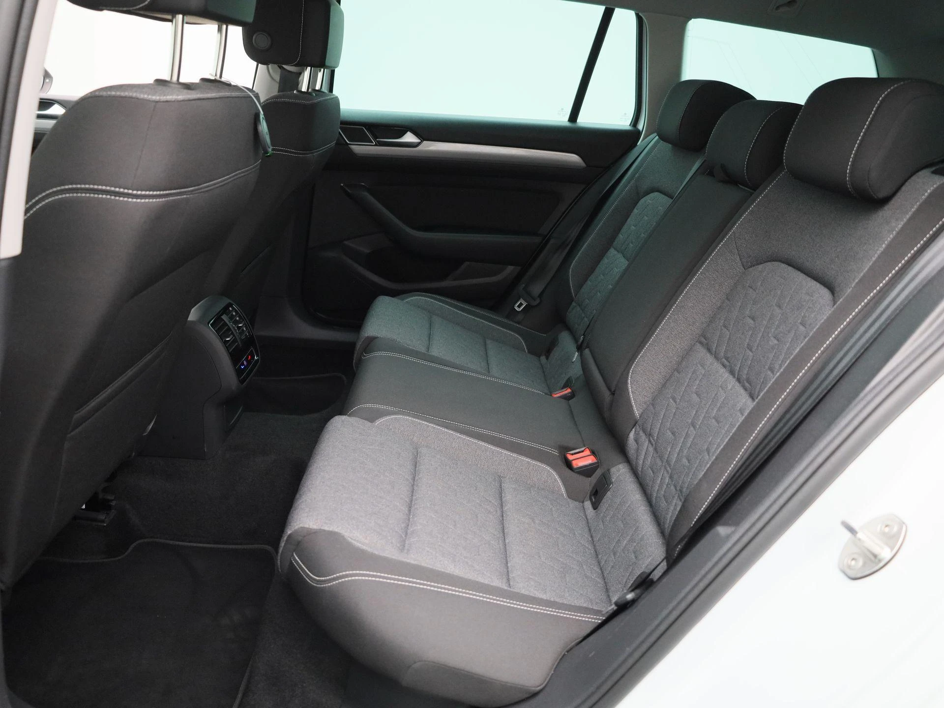Volkswagen-Passat-image-12
